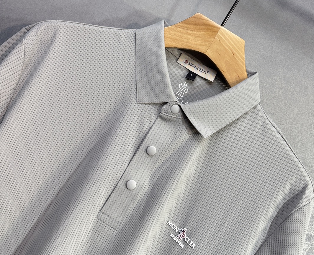 🔥🔥MONCLER 蒙口 高端定制 2026早春独家专供新款原单短袖T恤 高端版本 采用天丝丝光棉面料 
