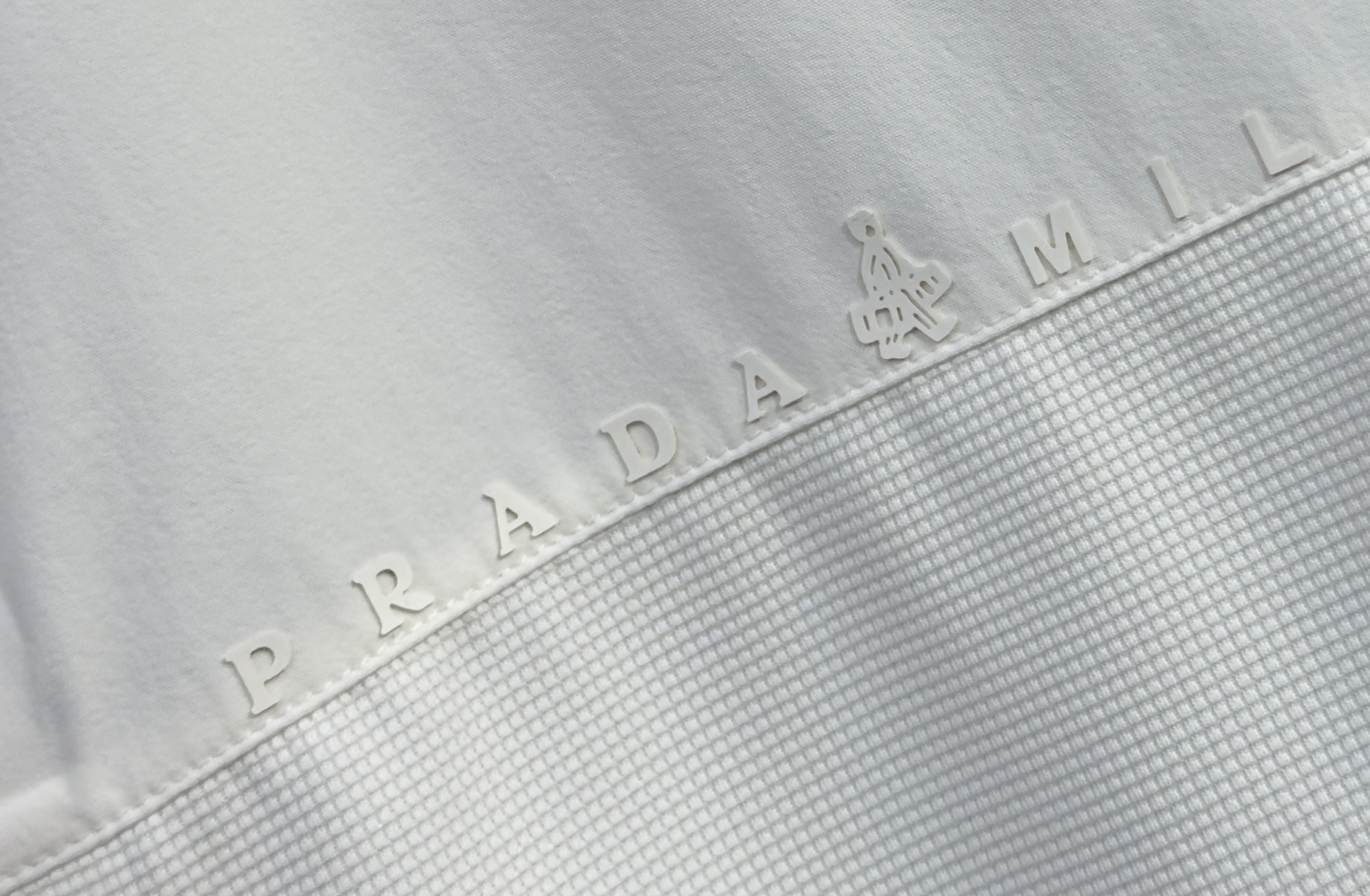 🔥🔥PRADA 普拉达 高端定制 2026早春独家专供新款原单短袖T恤 高端版本 采用天丝丝光棉面料 时