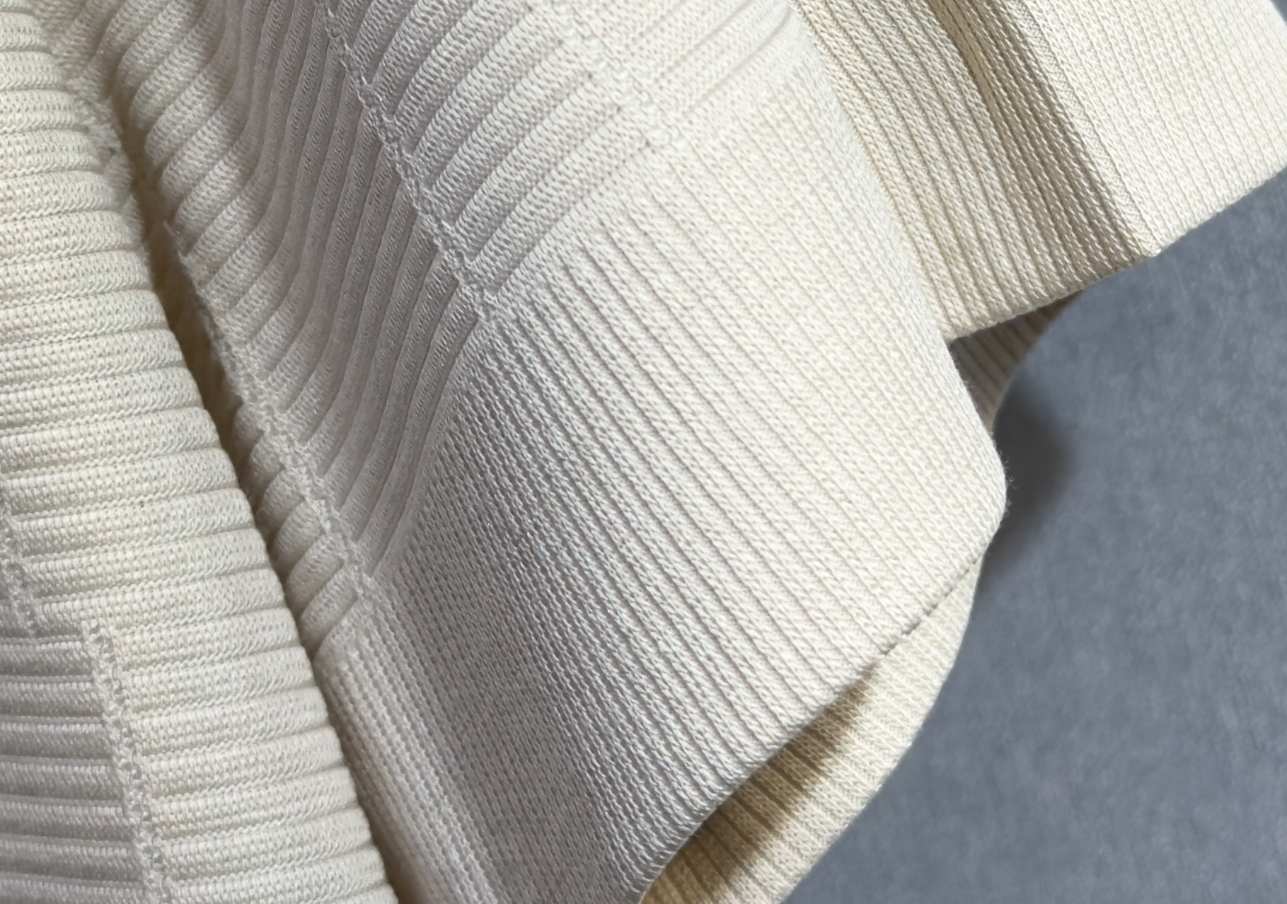 🔥loro Piana 诺悠翩雅 26年新款春夏短袖 最高版本客供定制纯棉面料 舒适透气 简单时尚款，配