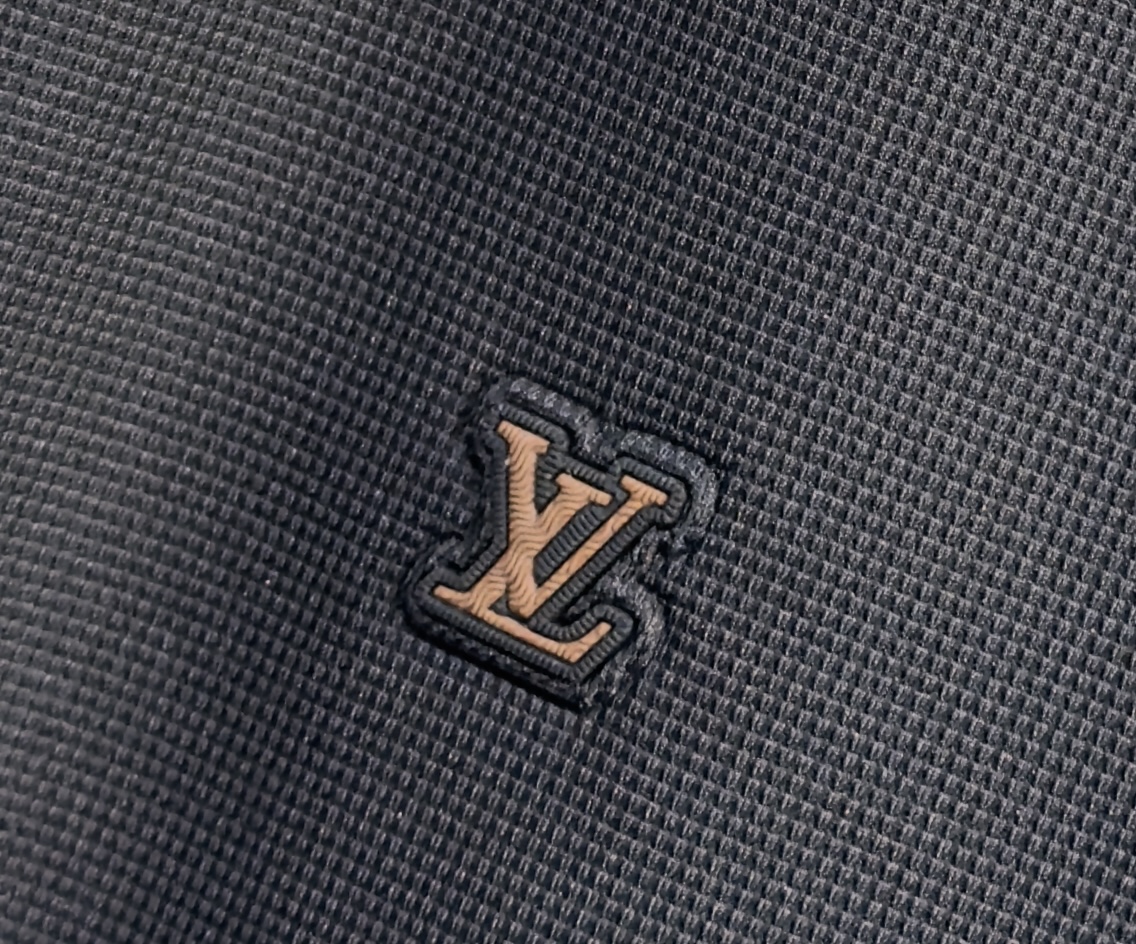 🔥🔥LV 路易威登 高端定制 2026早春独家专供新款原单短袖T恤 高端版本 采用天丝丝光棉面料 时尚百