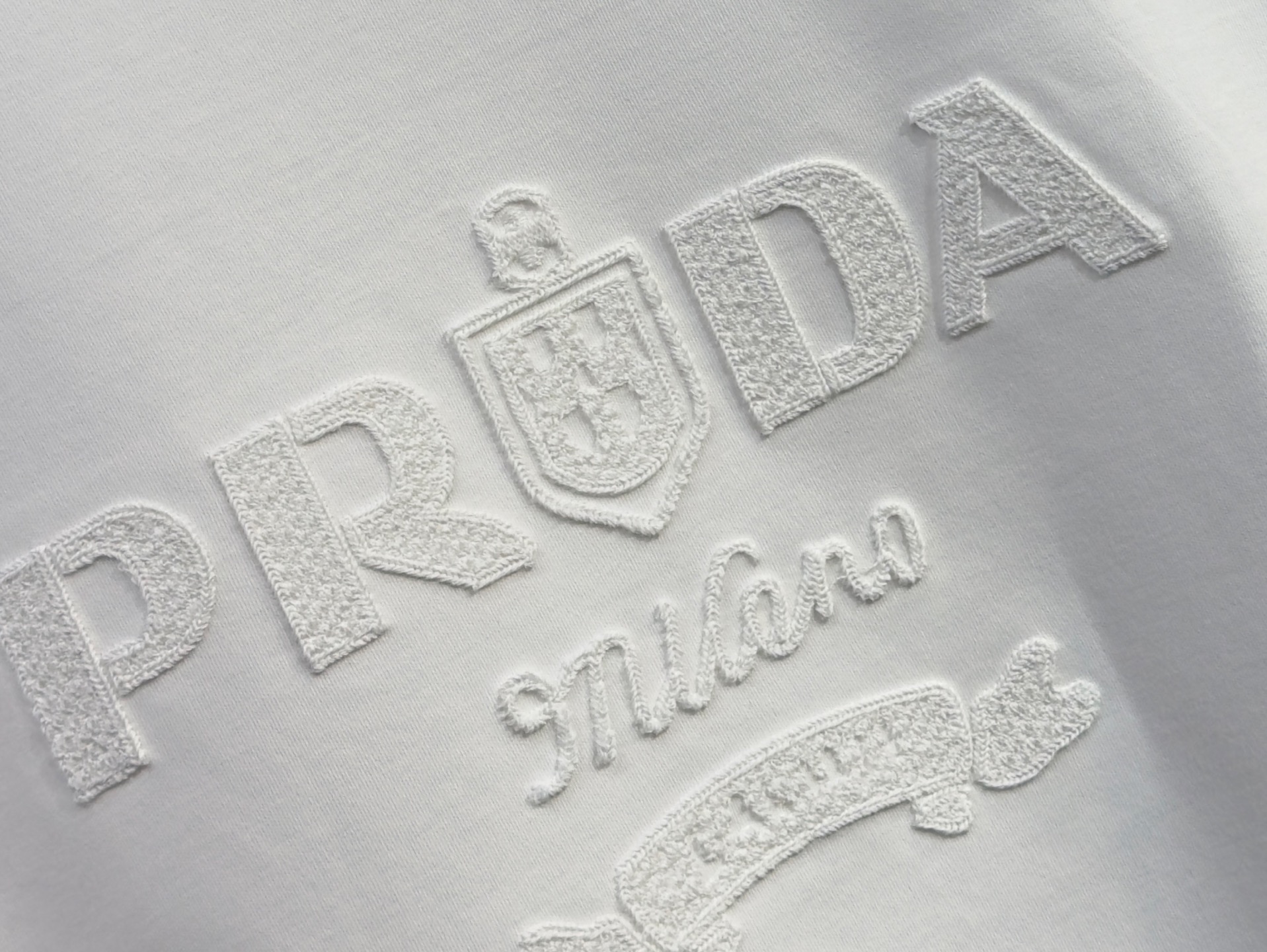 🔥🔥PRADA 普拉达 高端定制 2026早春独家专供新款原单短袖T恤 高端版本 采用天丝丝光棉面料 时