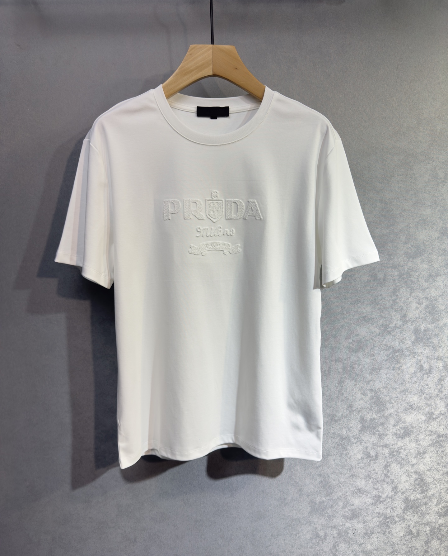 🔥🔥PRADA 普拉达 高端定制 2026早春独家专供新款原单短袖T恤 高端版本 采用天丝丝光棉面料 时