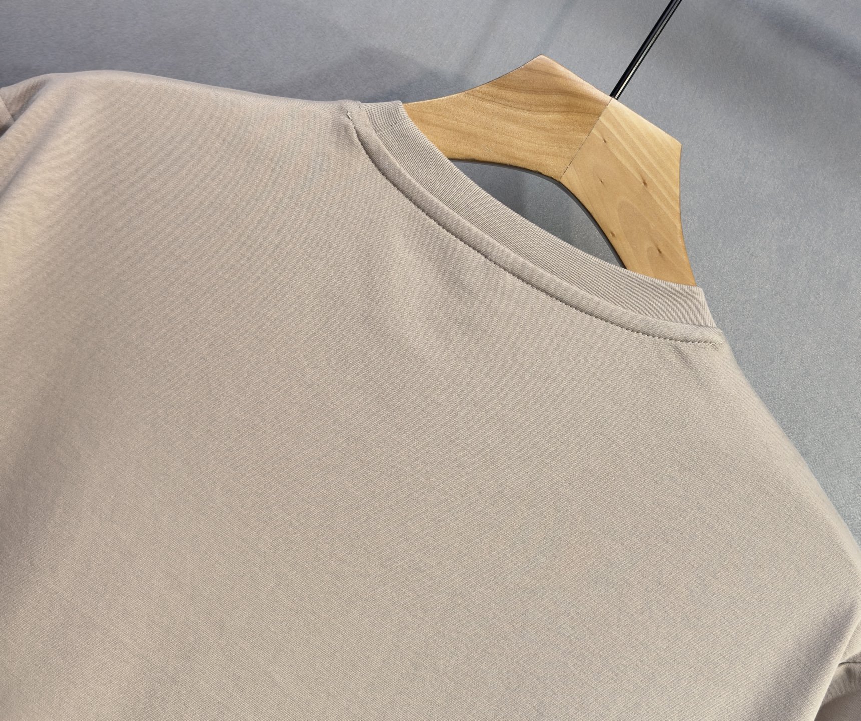 🔥🔥PRADA 普拉达 高端定制 2026早春独家专供新款原单短袖T恤 高端版本 采用天丝丝光棉面料 时