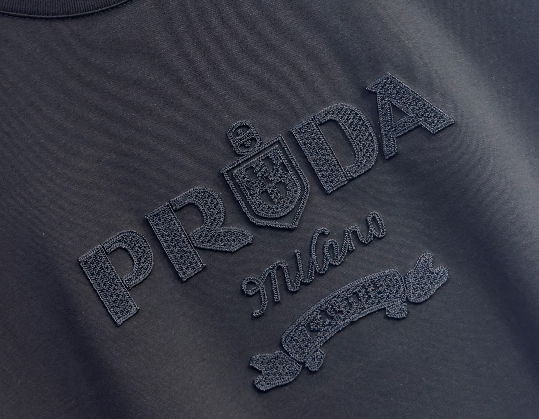 🔥🔥PRADA 普拉达 高端定制 2026早春独家专供新款原单短袖T恤 高端版本 采用天丝丝光棉面料 时