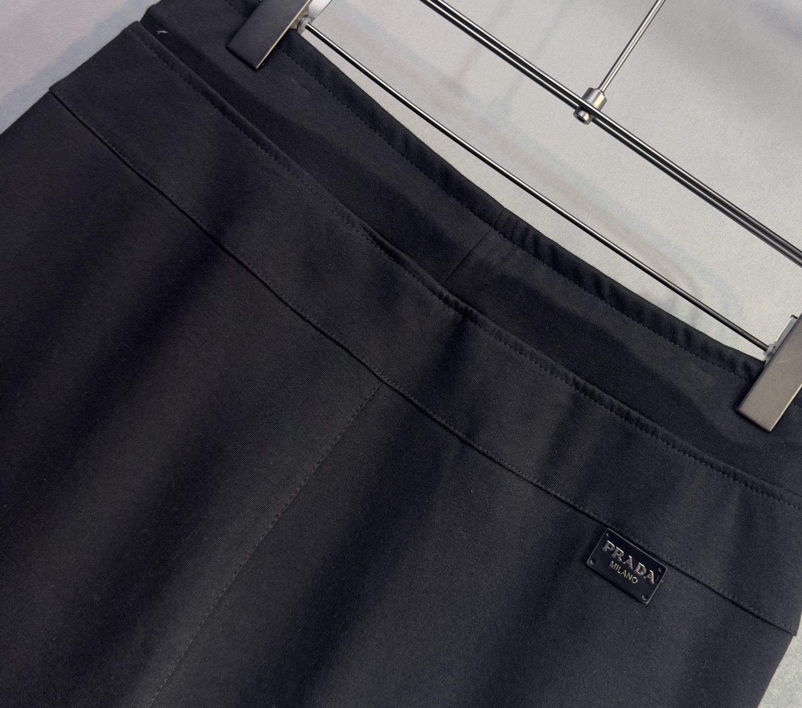 🔥Prada 普拉达 26年新款休闲裤🔥专柜热销款 品味与价值共享 身穿着非常舒适 低调不失奢华 穿出去