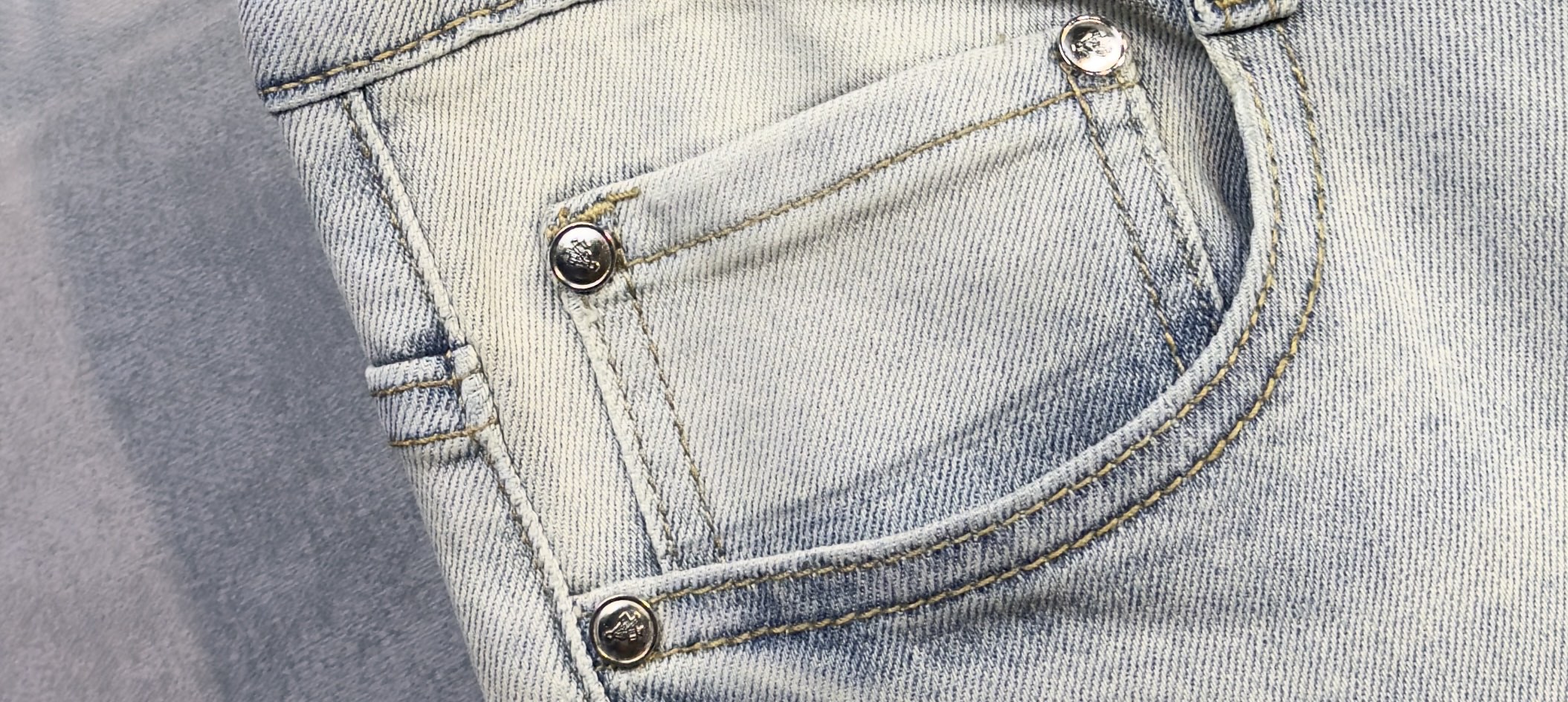🔥PRADA 普拉达 26年新款牛仔裤🔥专柜热销款 品味与价值共享 身穿着非常舒适 低调不失奢华 穿出去