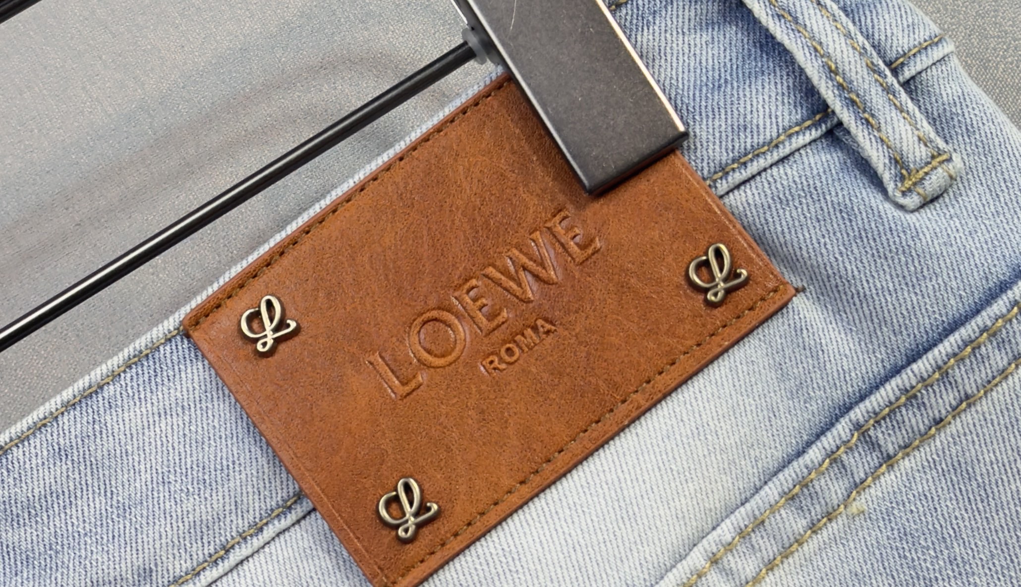 🔥LOEWE 罗意威 26年新款牛仔裤🔥专柜热销款 品味与价值共享 身穿着非常舒适 低调不失奢华 穿出去