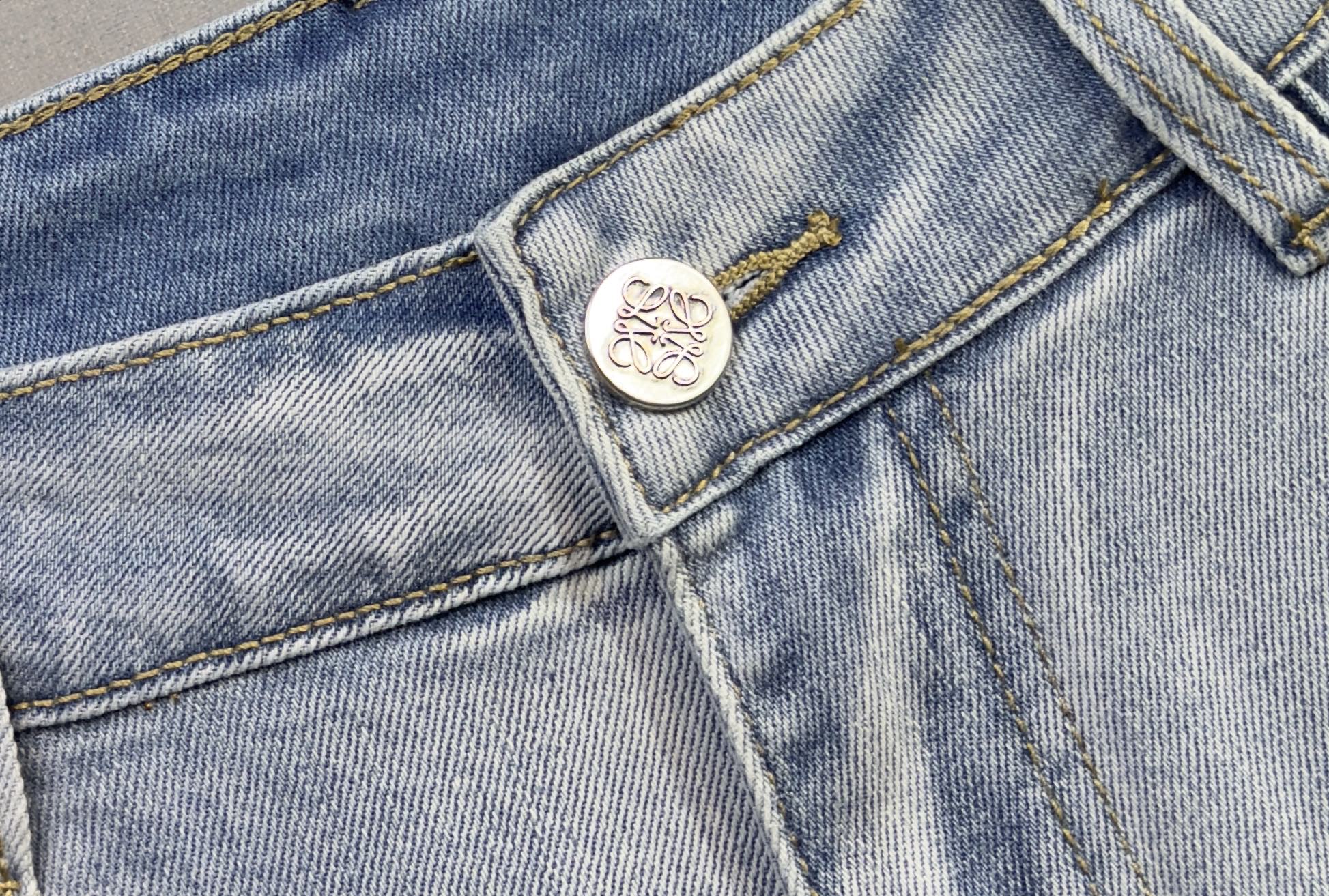 🔥LOEWE 罗意威 26年新款牛仔裤🔥专柜热销款 品味与价值共享 身穿着非常舒适 低调不失奢华 穿出去