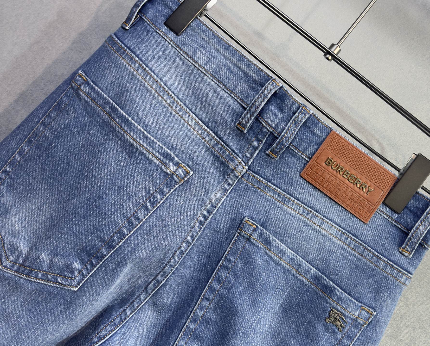 🔥BURBERRY 巴宝莉 26年新款牛仔裤🔥专柜热销款 品味与价值共享 身穿着非常舒适 低调不失奢华 