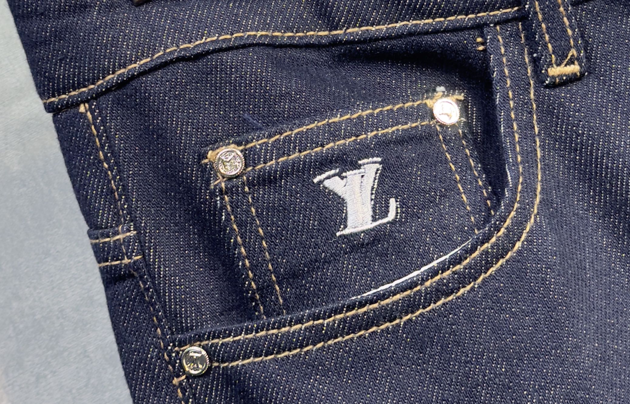 🔥LV 路易威登 26年新款牛仔裤🔥专柜热销款 品味与价值共享 身穿着非常舒适 低调不失奢华 穿出去非常