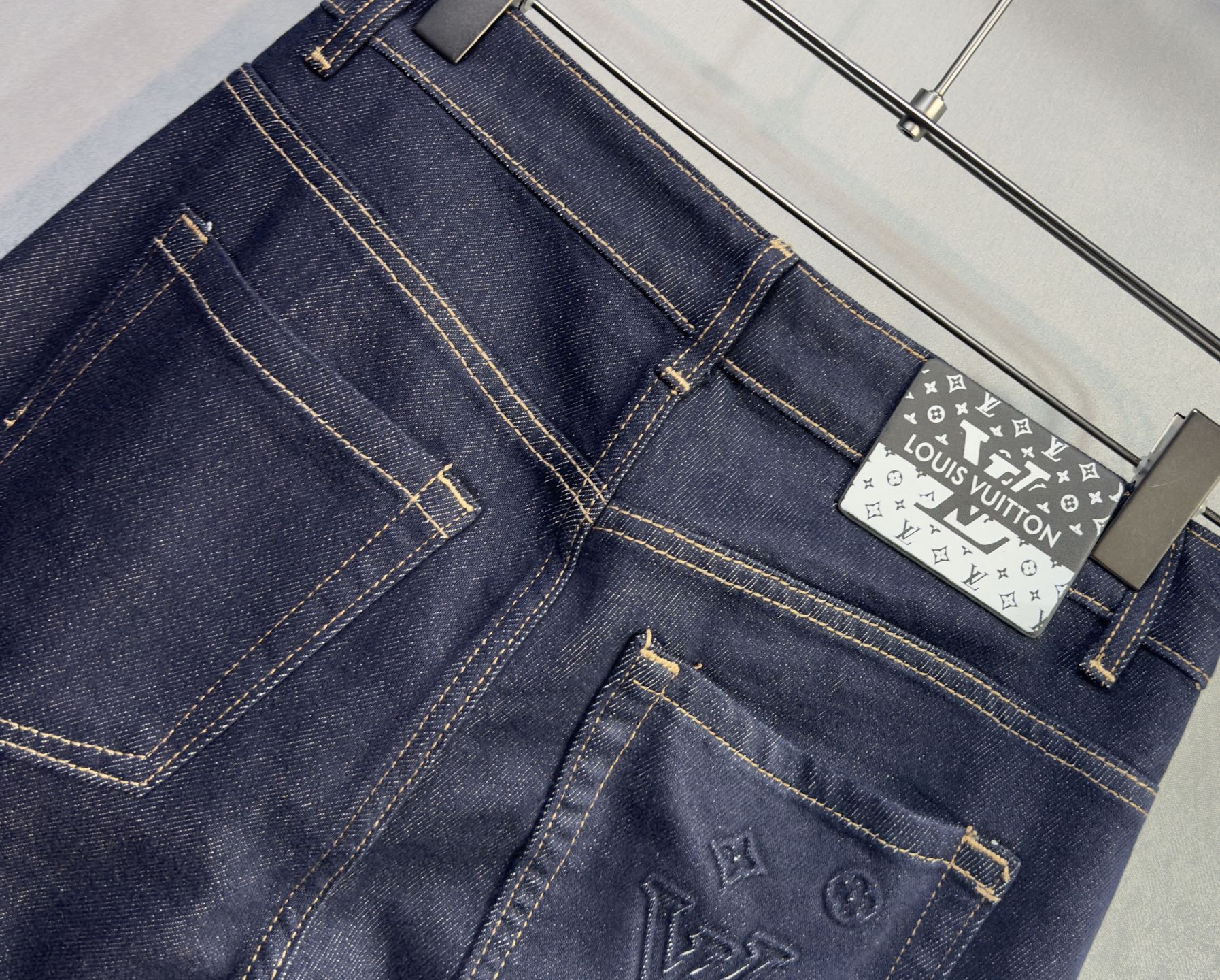 🔥LV 路易威登 26年新款牛仔裤🔥专柜热销款 品味与价值共享 身穿着非常舒适 低调不失奢华 穿出去非常