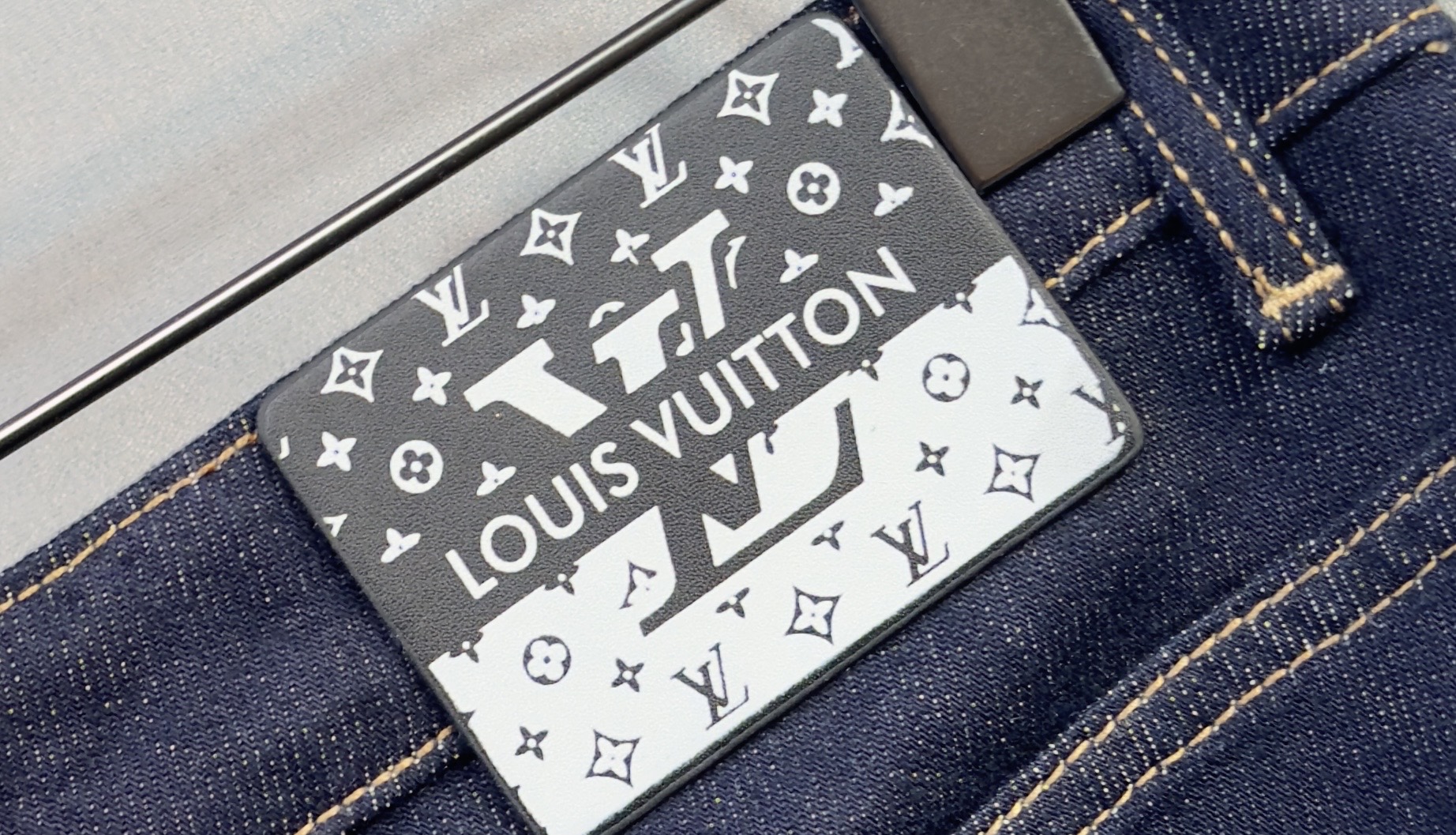 🔥LV 路易威登 26年新款牛仔裤🔥专柜热销款 品味与价值共享 身穿着非常舒适 低调不失奢华 穿出去非常