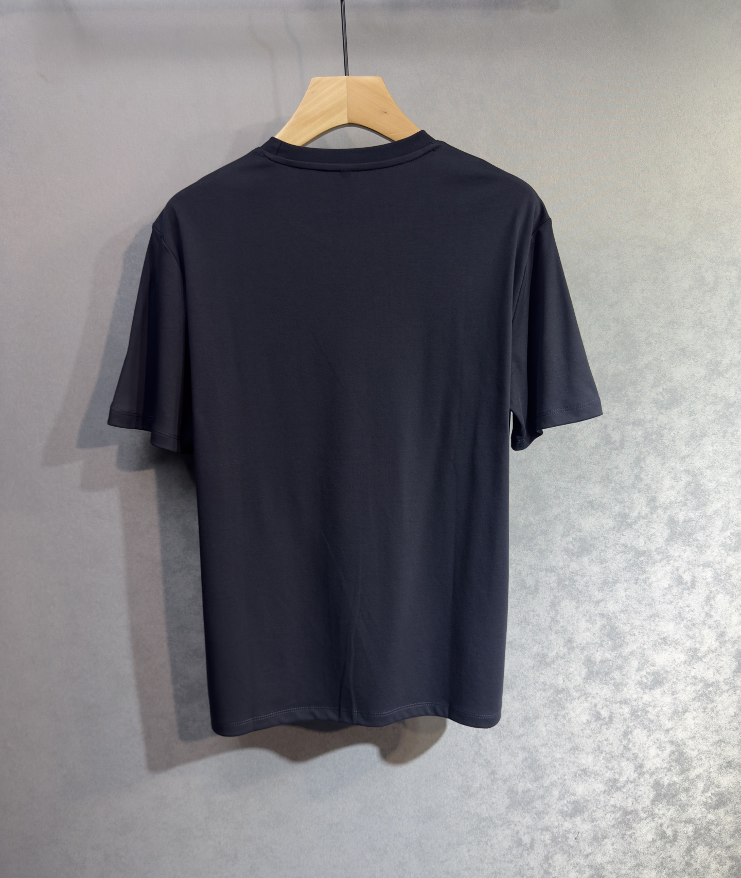 🔥PRADA 普拉达 26年新款春夏短袖 最高版本客供定制纯棉面料 舒适透气 简单时尚款，配色超级好看！