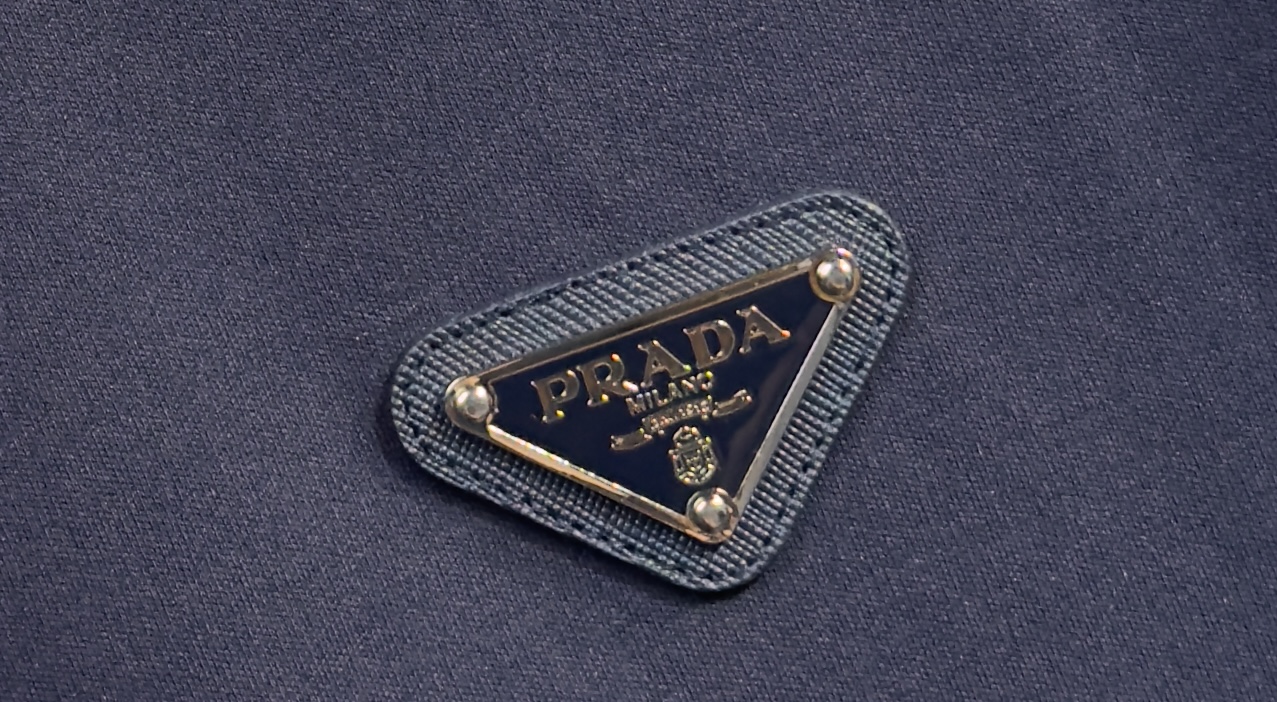 🔥PRADA 普拉达 26年新款春夏短袖 最高版本客供定制纯棉面料 舒适透气 简单时尚款，配色超级好看！