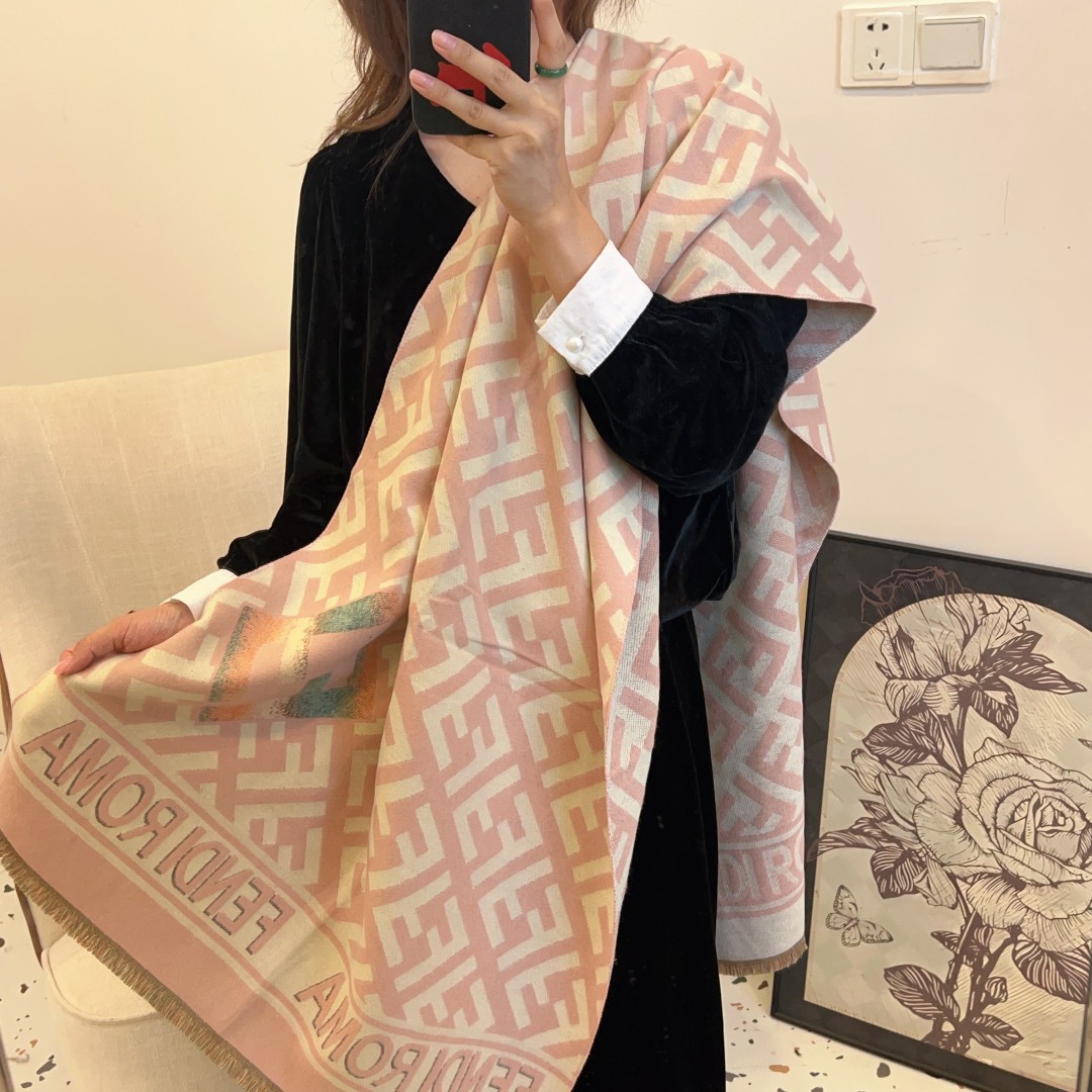 NO:163172,The new model is never out of date. When I buy it, I say that the goddess and daily life are very easy to match. I also look very energetic and needless to say, and the details can be seen clearly. The high-standard quality size 65*180cm ordinary scarf, ordinary scarf19860909新款永不过时,买到都说好女神及日常都非常好搭配的款平时穿搭也非常好搭配,整个人看起来都会神采奕奕好多不用多说,细节品质都看得清楚,绝对获赞的高规格品质尺寸65*180cm普通围巾,普通围巾,scarf