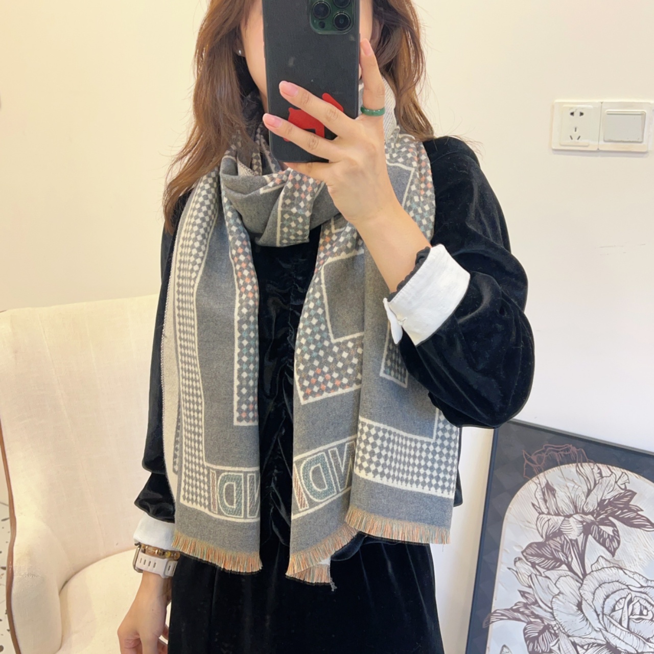 NO:163657,The new model is never out of date. When I buy it, the model that is very good for goddess and daily life is very easy to match. I look very energetic and needless to say, and the details can be seen clearly. The high-standard quality size 65*180cm ordinary scarf, ordinary scarf19860909批 新款永不过时,买到都说好女神及日常都非常好搭配的款平时穿搭也非常好搭配,整个人看起来都会神采奕奕好多不用多说,细节品质都看得清楚,绝对获赞的高规格品质尺寸65*180cm普通围巾,普通围巾,scarf
