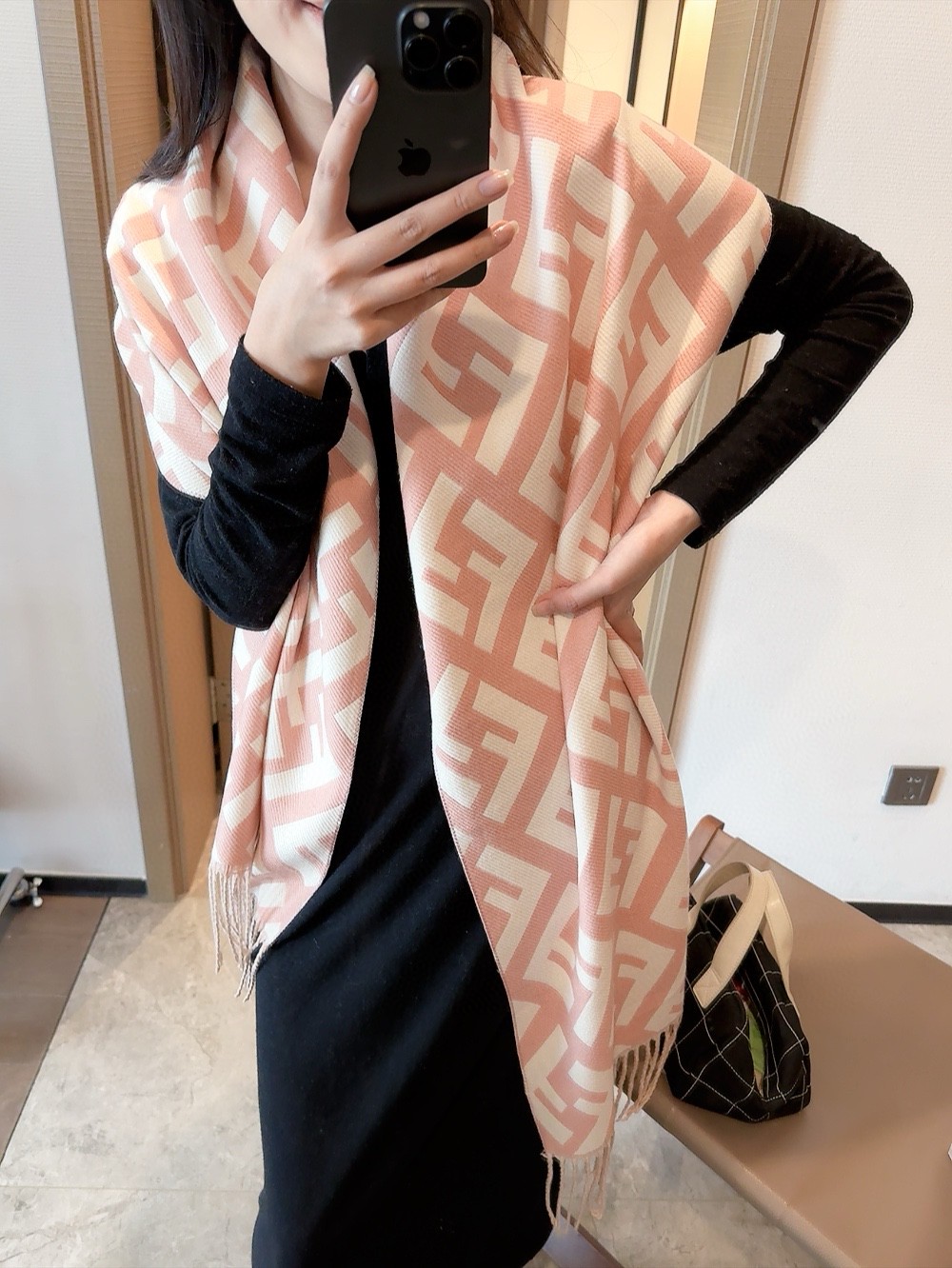 NO:163469,The new model is never out of date. When I buy it, the model that is very good for goddess and daily life is very easy to match. I look very energetic and needless to say, the details can be seen clearly. The high-standard quality size 50180cm ordinary scarf, ordinary scarf19860909批新款永不过时,买到都说好女神及日常都非常好搭配的款平时穿搭也非常好搭配,整个人看起来都会神采奕奕好多不用多说,细节品质都看得清楚,绝对获赞的高规格品质尺寸50180cm普通围巾,普通围巾,scarf