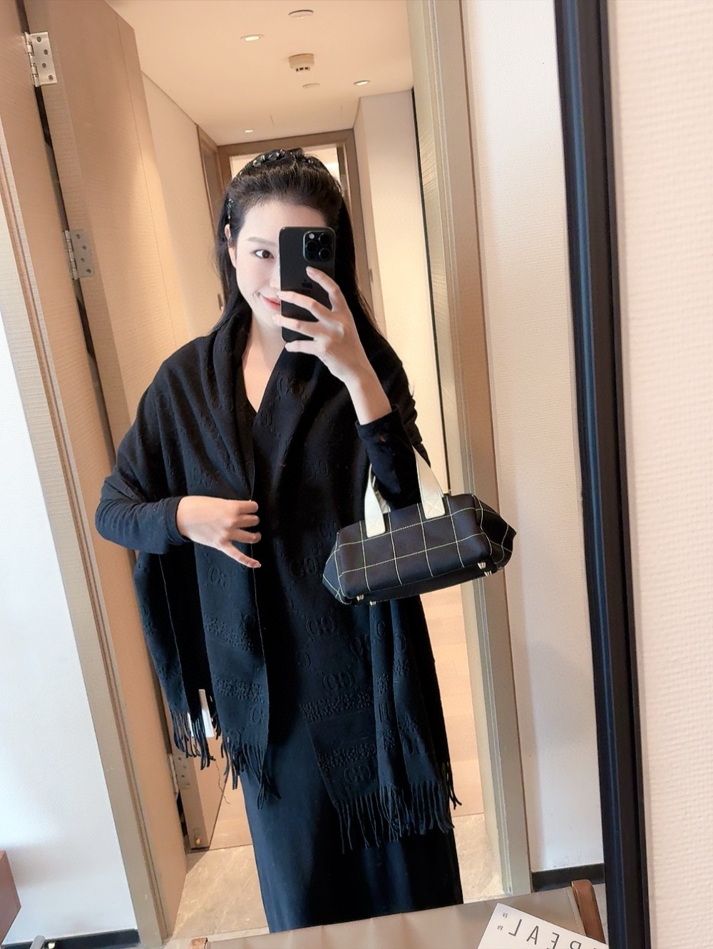 NO:163632,The new embossing process is never out of date. I bought the model that is very good for goddess and everyday life. I also wear it very well. I look so energetic and needless to say, and the details can be seen clearly. The high-standard quality size 65*180cm ordinary scarf, ordinary scarf19860909批 新款压花工艺 永不过时,买到都说好女神及日常都非常好搭配的款平时穿搭也非常好搭配,整个人看起来都会神采奕奕好多不用多说,细节品质都看得清楚,绝对获赞的高规格品质尺寸65*180cm普通围巾,普通围巾,scarf