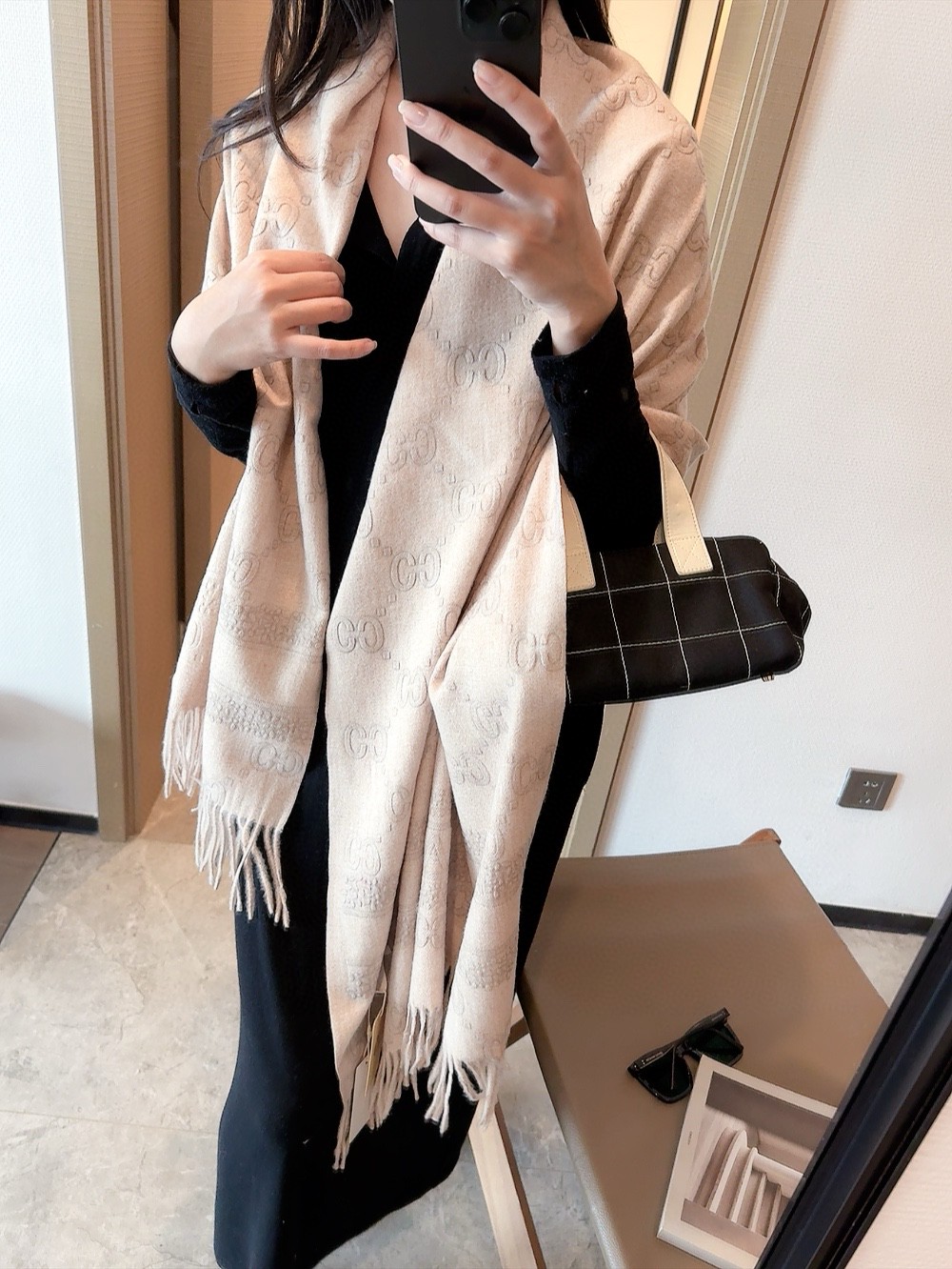 NO:163634,New embossing technology is never out of date. I bought the model that is good for goddess and everyday, and it is very easy to match. I look so energetic and needless to say, and the details can be seen clearly. The high-standard quality size 65*180cm ordinary scarf, ordinary scarf19860909批新款压花工艺 永不过时,买到都说好女神及日常都非常好搭配的款平时穿搭也非常好搭配,整个人看起来都会神采奕奕好多不用多说,细节品质都看得清楚,绝对获赞的高规格品质尺寸65*180cm普通围巾,普通围巾,scarf