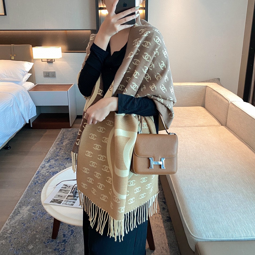 NO:163786,New Xiaoxiang [Shop No. 31 1] High-quality rabbit velvet core yarn recommendation to grab VIP. Be sure to start quickly [High-end, big love, baby feels comfortable to touch, and the beauty of women is very rare. You can use it in all seasons to make people very beautiful. The upper body effect is simply beautiful. The quality is perfect. The whole scarf gives people a big brand aura and is very exquisite and beautiful. The new model is definitely worth buying. Once you get the real thing, you will be glad that you are a beautiful product for women. It is worth evaluating the perfect temperament and taste. Ditails' first choice VIPs. Put on ordinary scarves, ordinary scarves19860909新款小香【31号店1】高品质兔绒包芯纱抢VIP推荐 下手一定要快【高端 大爱 婴儿触感舒服到飞女人尤物 货极少 四季都可以用真心美的让人非常非常心动 上身效果简直美翻了 品质非常完美 整个围巾给人大牌气场的同时又非常精致秀丽绝对值得入手的新款 实物一拿到就会庆幸自己是女人的绝美好货 值得品鉴完美气质品味Ditails首选VIP们 上普通围巾,普通围巾,scarf