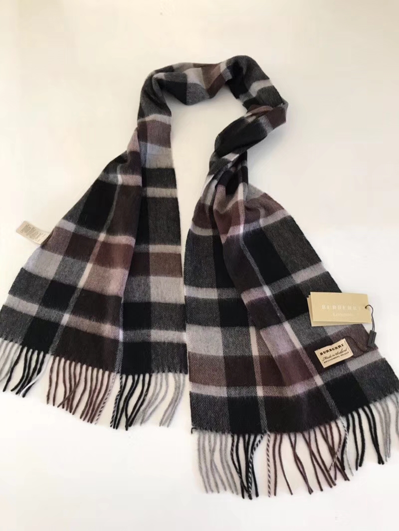 NO:510929,The heavy cashmere 2.7 classic large lattice and top quality, which has just been brought back from customs, is a very important thing. The real material is very heavy, and this one consumes only four boxes of raw materials!  Four boxes!  Burberry exports 71 boxes of goods that were exported to the UK counters by Hong Kong companies!  Only 4 boxes of goods were stranded in the country!  The reason is unknown. In short, it is a surprise. Don’t think that there are fewer and fewer of these specifications and cherish them. The upper body effect is very powerful!  Pure hand-combed treatment. It is definitely a big deal!  High-density and fine work of big brands is really exquisite, craftsmanship and ordinary scarf, burberry19860909批B纯正出口单羊绒羊毛极品刚从海关拉回来的重磅羊绒2米7经典大格子大极品正儿八经的好东西,真材实料非常重磅,这样的一条非常耗原料只有四箱！四箱！burberry出口71箱经香港公司给全英国专柜出口报关的货！只有4箱货被滞留在国内！原因不明.总之是惊喜.不要嫌少,这种规格越来越少且珍惜.上身效果气场非常强大！纯手工精梳处理.绝对是重磅！高密度精工细作大牌的东西真的非常考究,匠心之作普通围巾,普通围巾,burberry,scarf