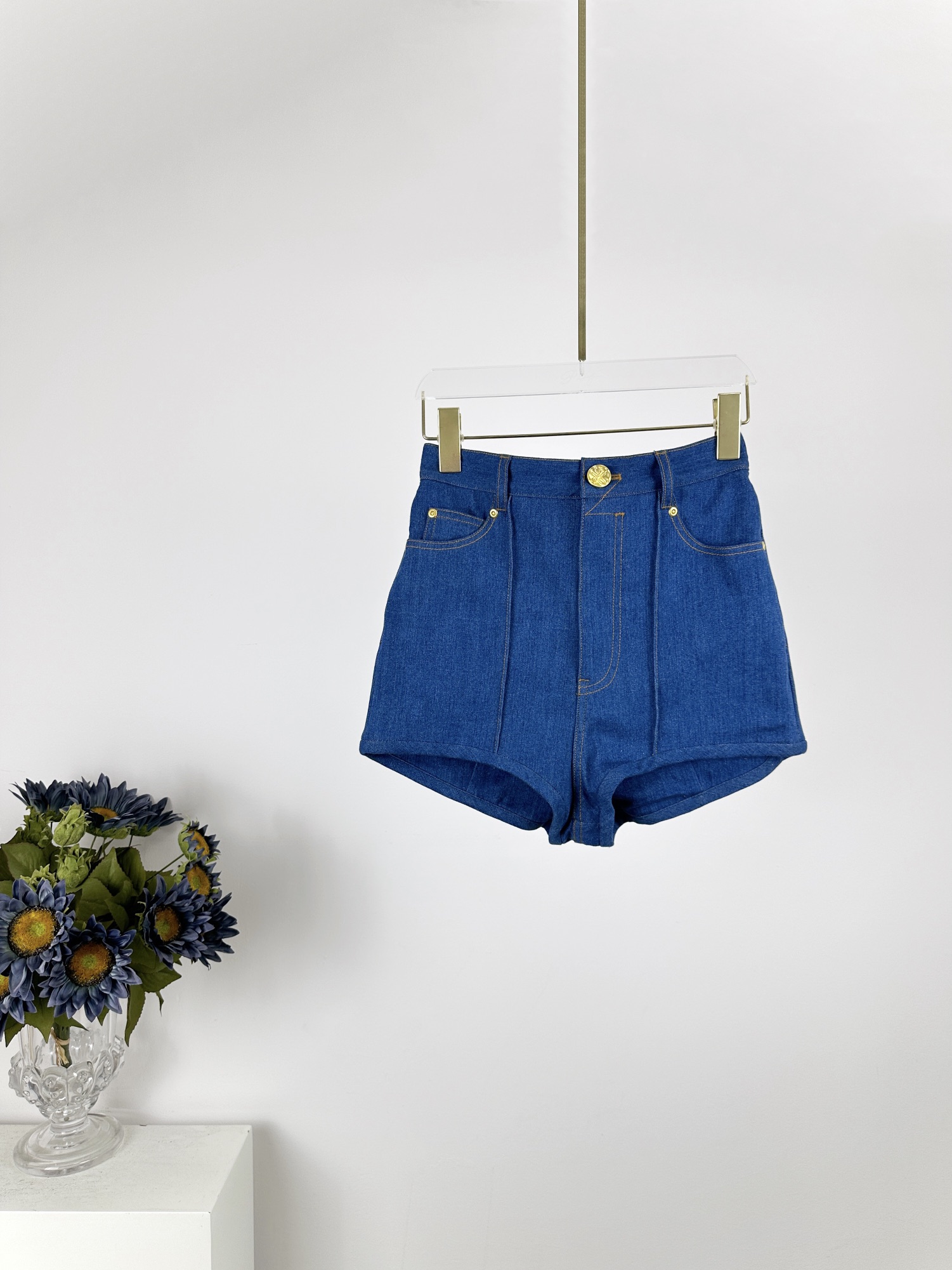 ZIMMERMANN Luminosity Collection: Hardcore Woman’s Fashion with Micro-Bulleted Jeans and Custom Details.