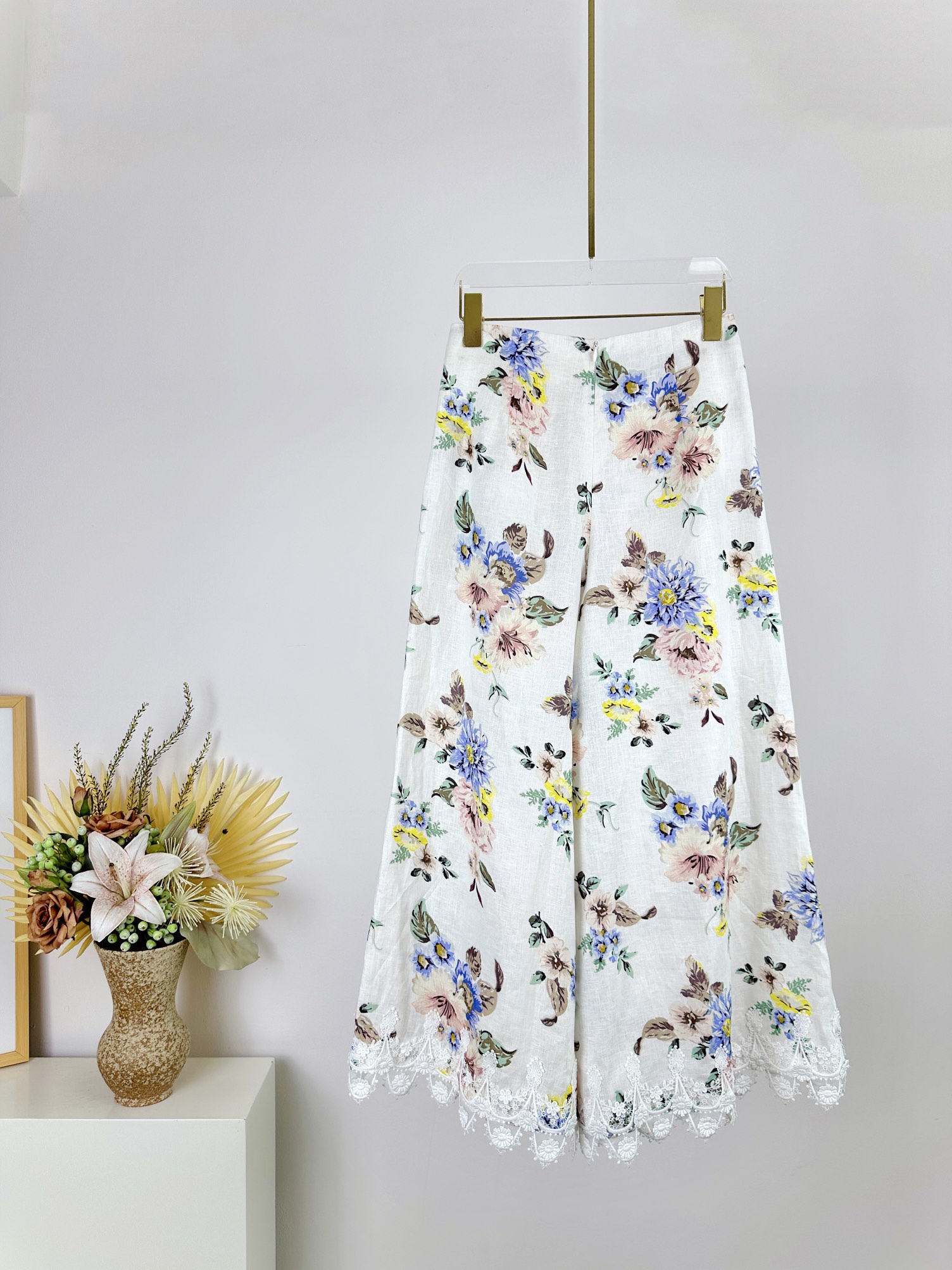 Versatile Female Suit with Matching Accessories and Floral Pattern for Summer Holidays - 图片 2