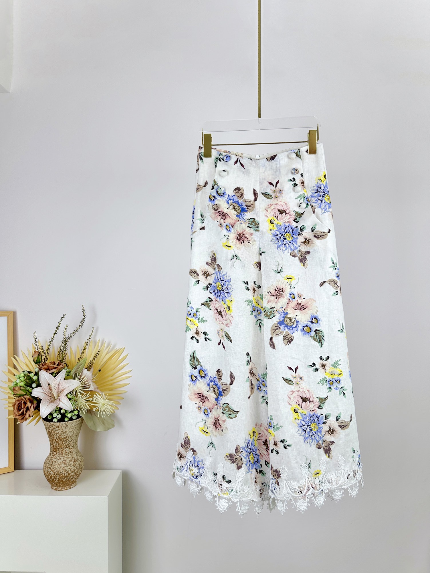 Versatile Female Suit with Matching Accessories and Floral Pattern for Summer Holidays - 图片 1