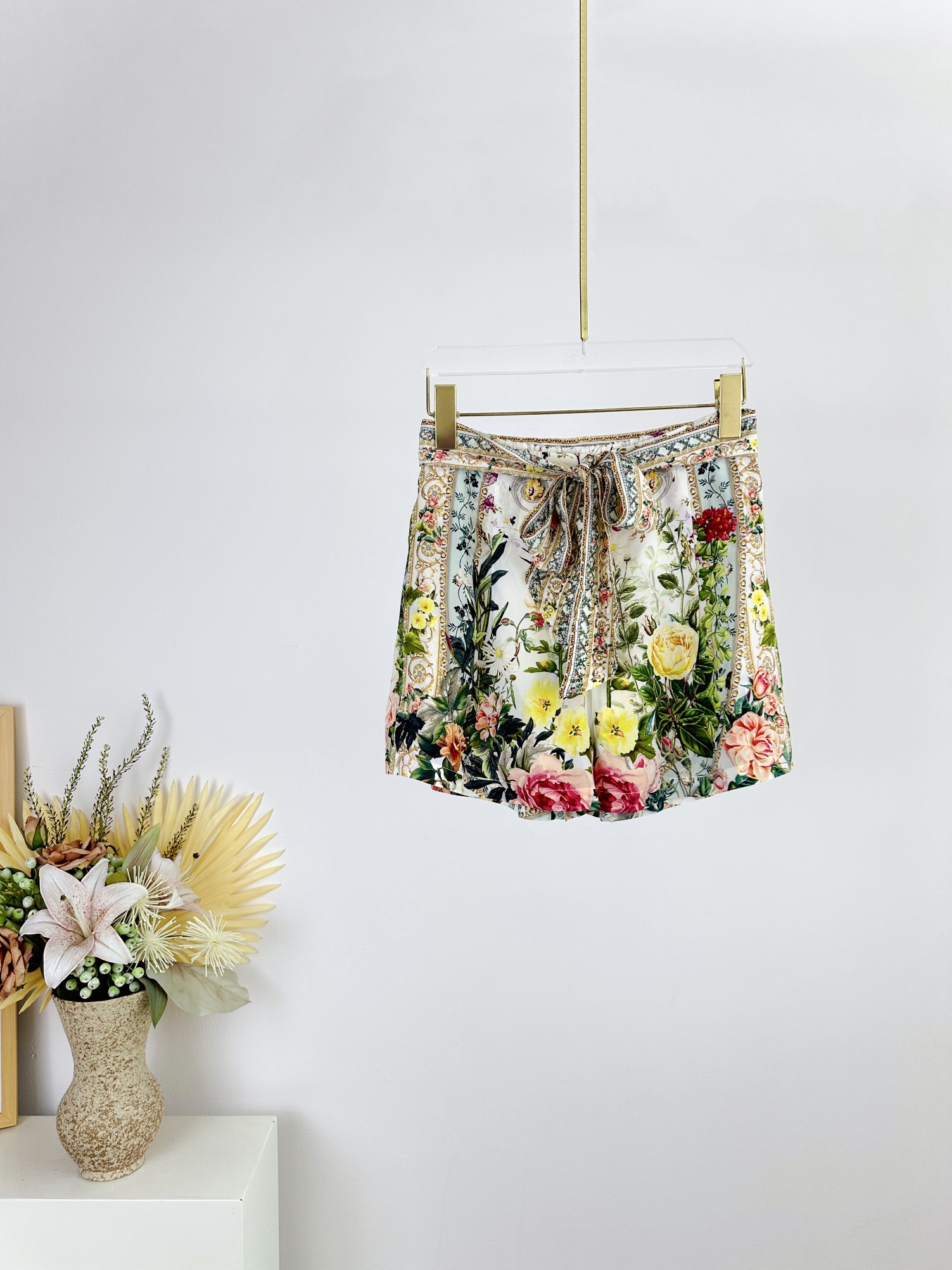 “Camilla: Silk Suit with Unique Design and Crystal Details for Spring and Summer”