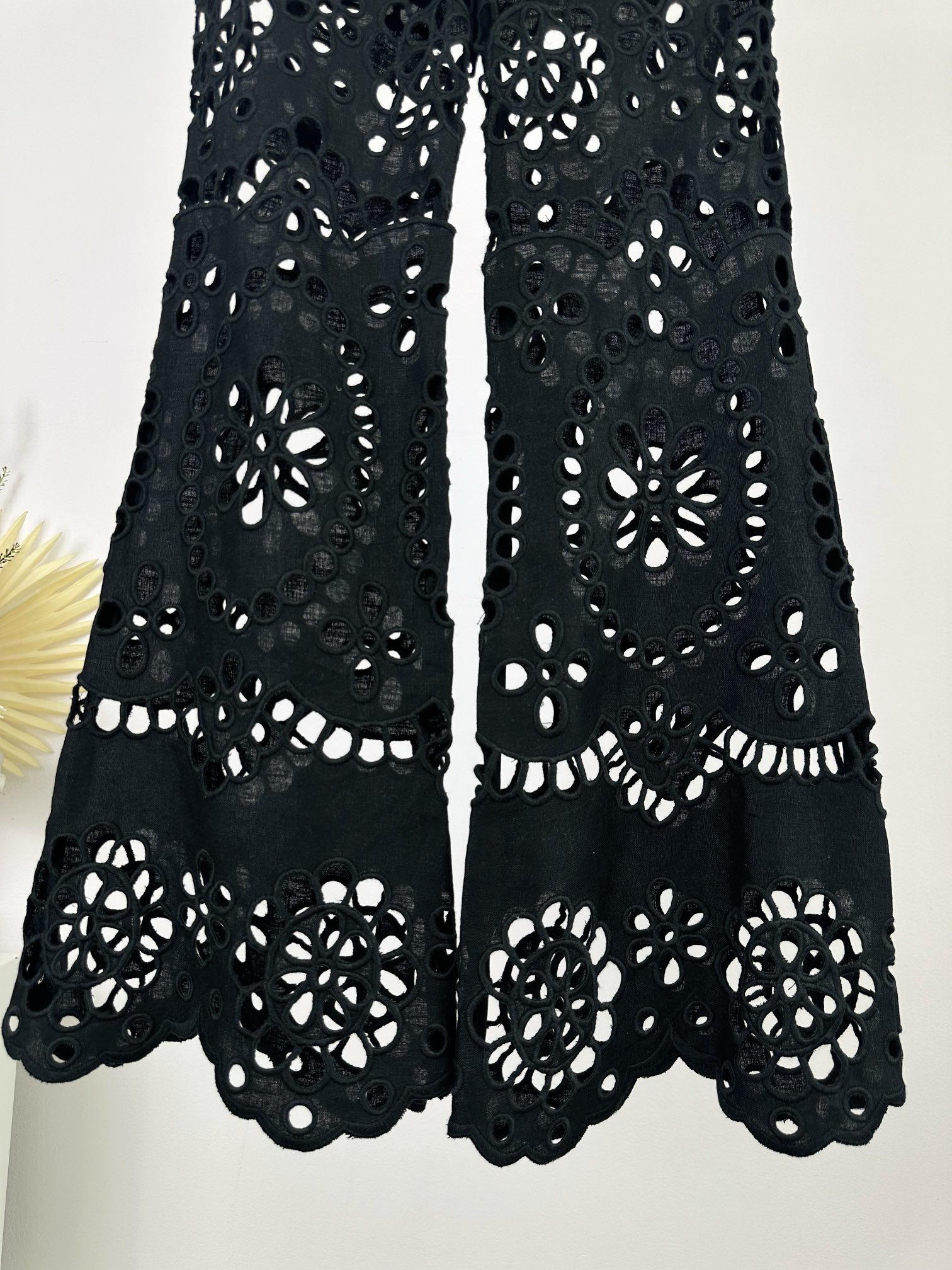 ZIMMERMANN Embroidered Trousers from Natura Garment Series with Shell Details. - 图片 4