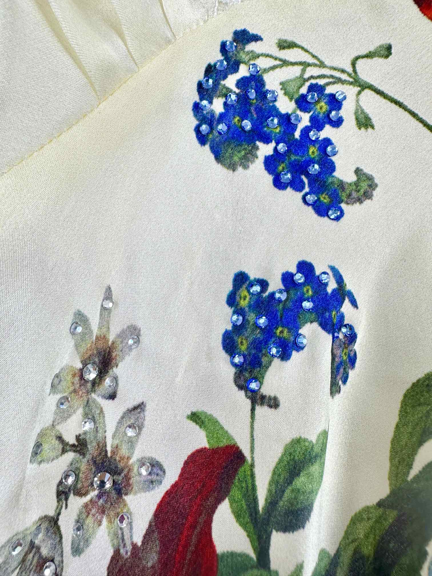 Original Hardcore Female Suit “Camilla” in Silk with Floral Design and Crystal Details - 图片 5