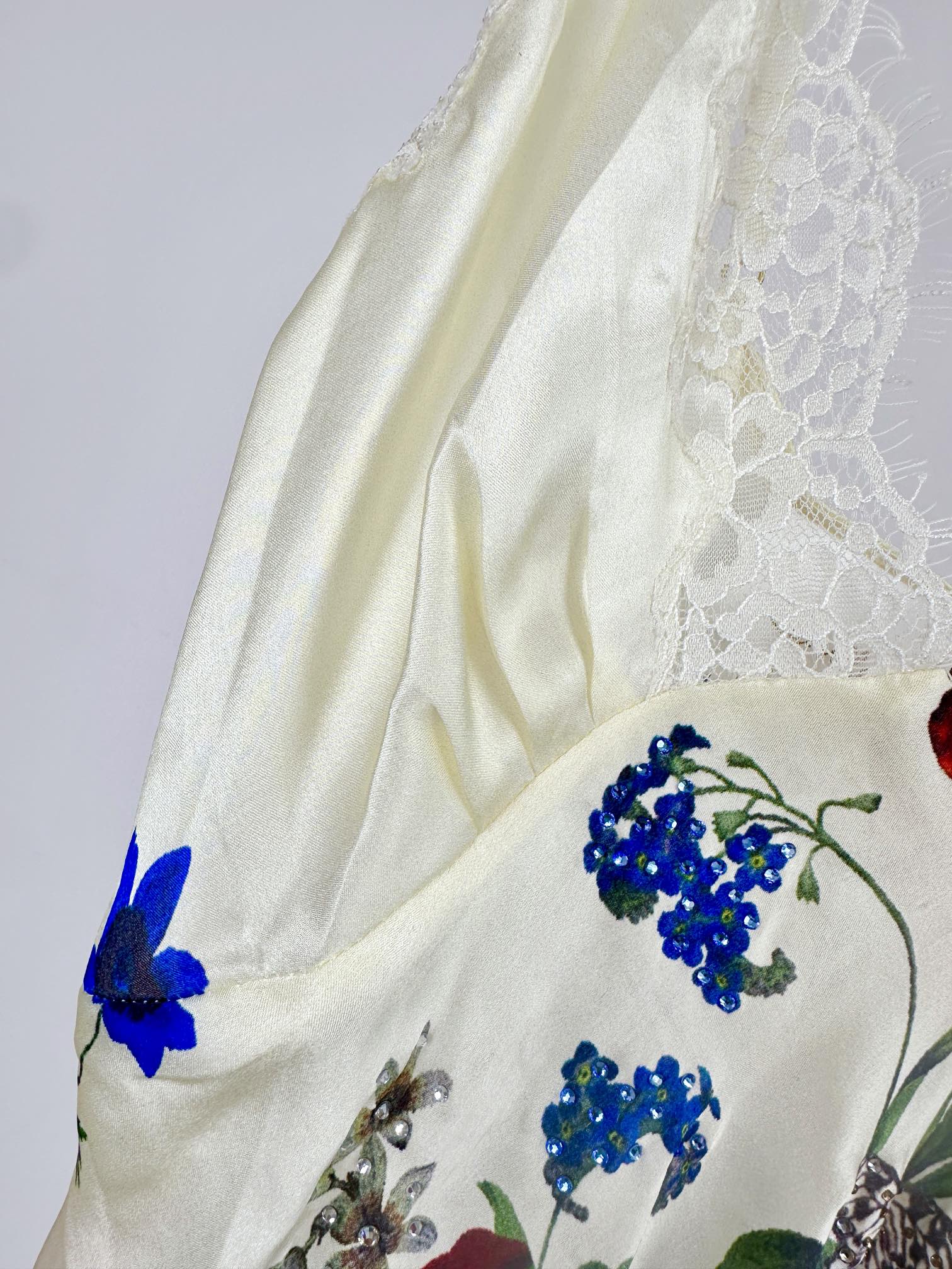 Original Hardcore Female Suit “Camilla” in Silk with Floral Design and Crystal Details - 图片 3