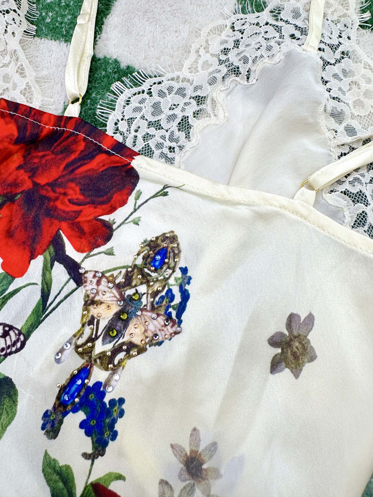 Original Hardcore Female Suit “Camilla” in Silk with Floral Design and Crystal Details - 图片 9