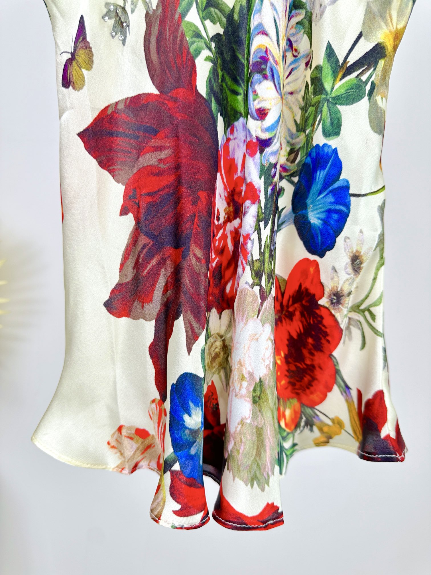 Original Hardcore Female Suit “Camilla” in Silk with Floral Design and Crystal Details - 图片 6