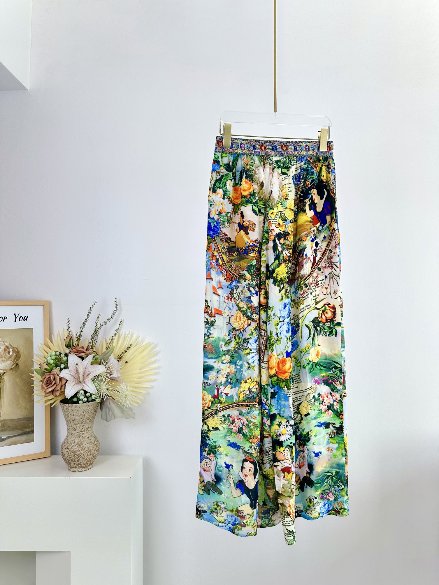 Title: “P984 Camilla Silk Jumpsuit with Crystal Details for Spring and Summer” Summary: P984 Camilla jumpsuit in 100% silk, featuring a unique snow white pattern, - 图片 2