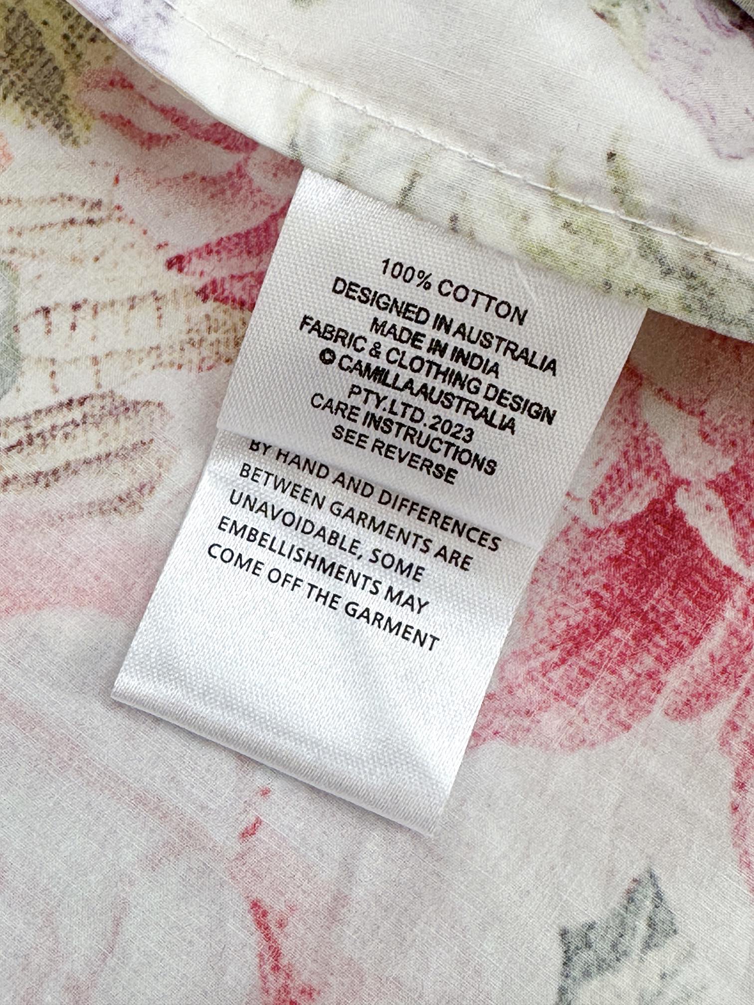 “Camilla Dress: Cotton Fabric, V-Collar, Elastic Wrinkles, Crystal Hottips. #F2281” - 图片 4