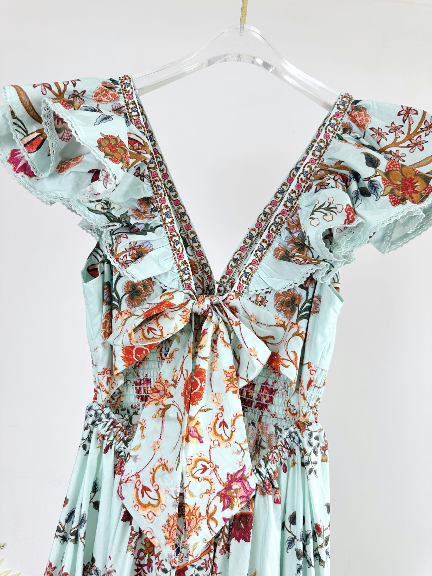 “Camilla: One-Size-Fits-All Female Suit with Unique Design and Crystal Hot Tips” - 图片 3