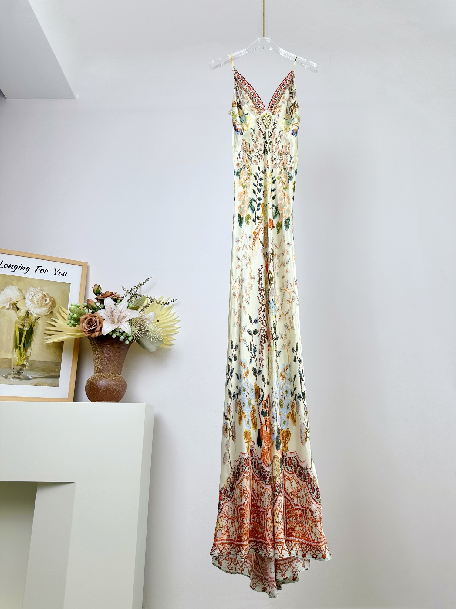“Camilla: 100% Silk Dress with Unique Pattern and Crystal Hot Tips” - 图片 1