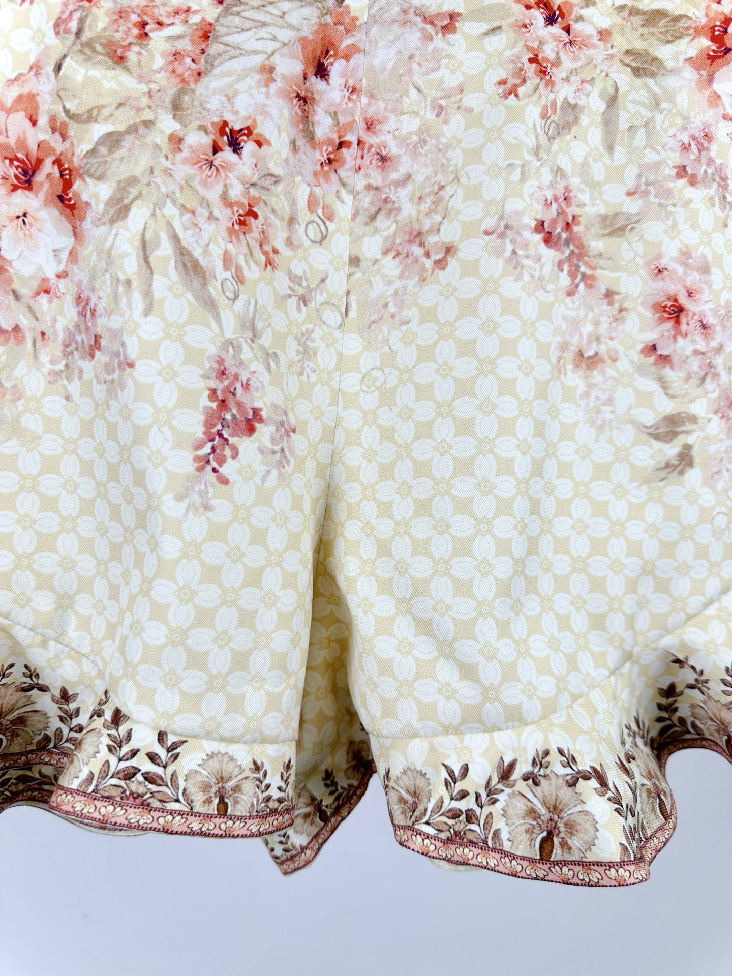 “Fashionable One-Size-Fits-All Outfit: Zimmermann’s Illuminate Costume Series” - 图片 8