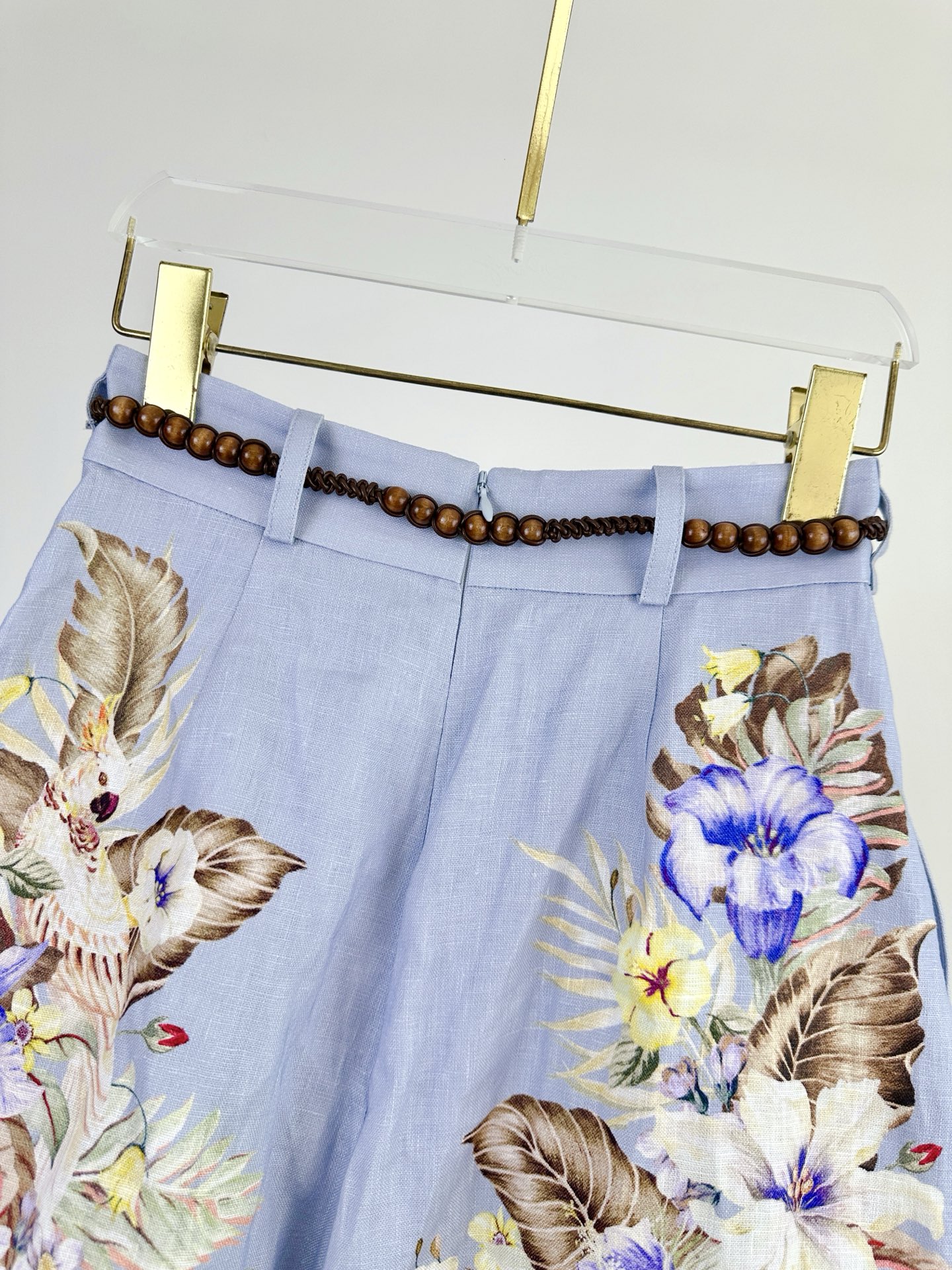 Innovative Female Suit with Functional Features and Stylish Details. - 图片 3
