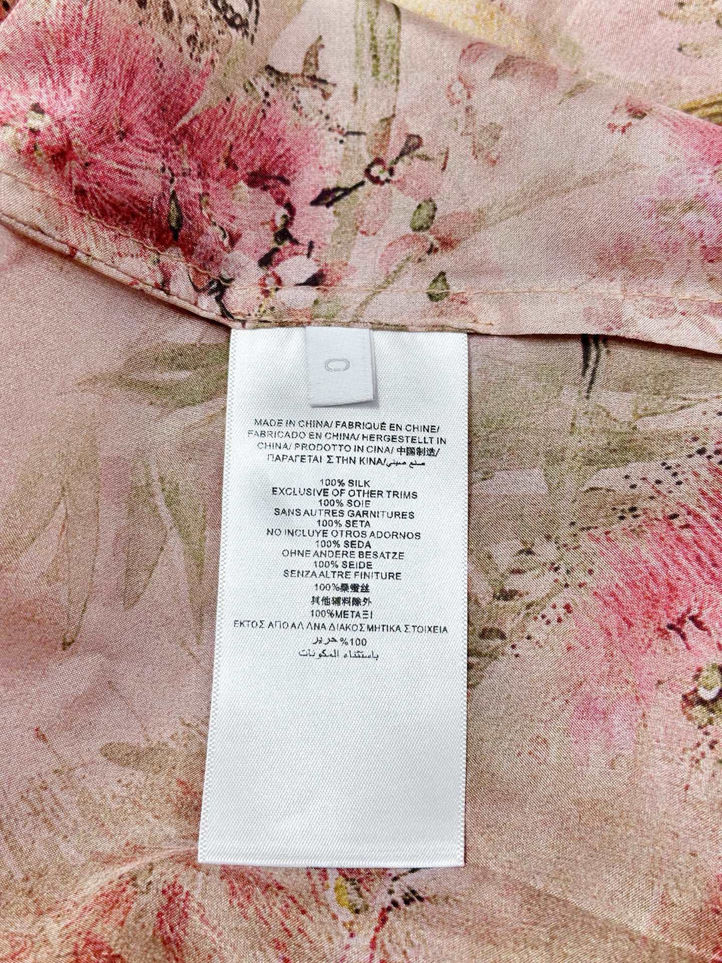 “Cascadian Summer Bathing Suit Series by Zimmermann: Real-Swirling Fabric, Loose Sleeves, Belts, Eyebrow Detail.” - 图片 6