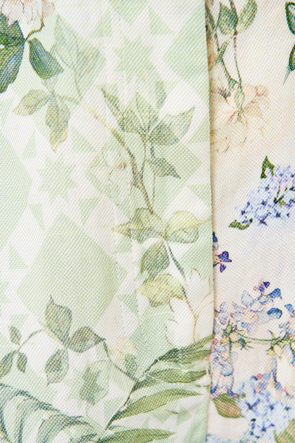 Camilla 25 Brand: Green Flower Series Shorts in Austro-American Style, Various Sizes. - 图片 5