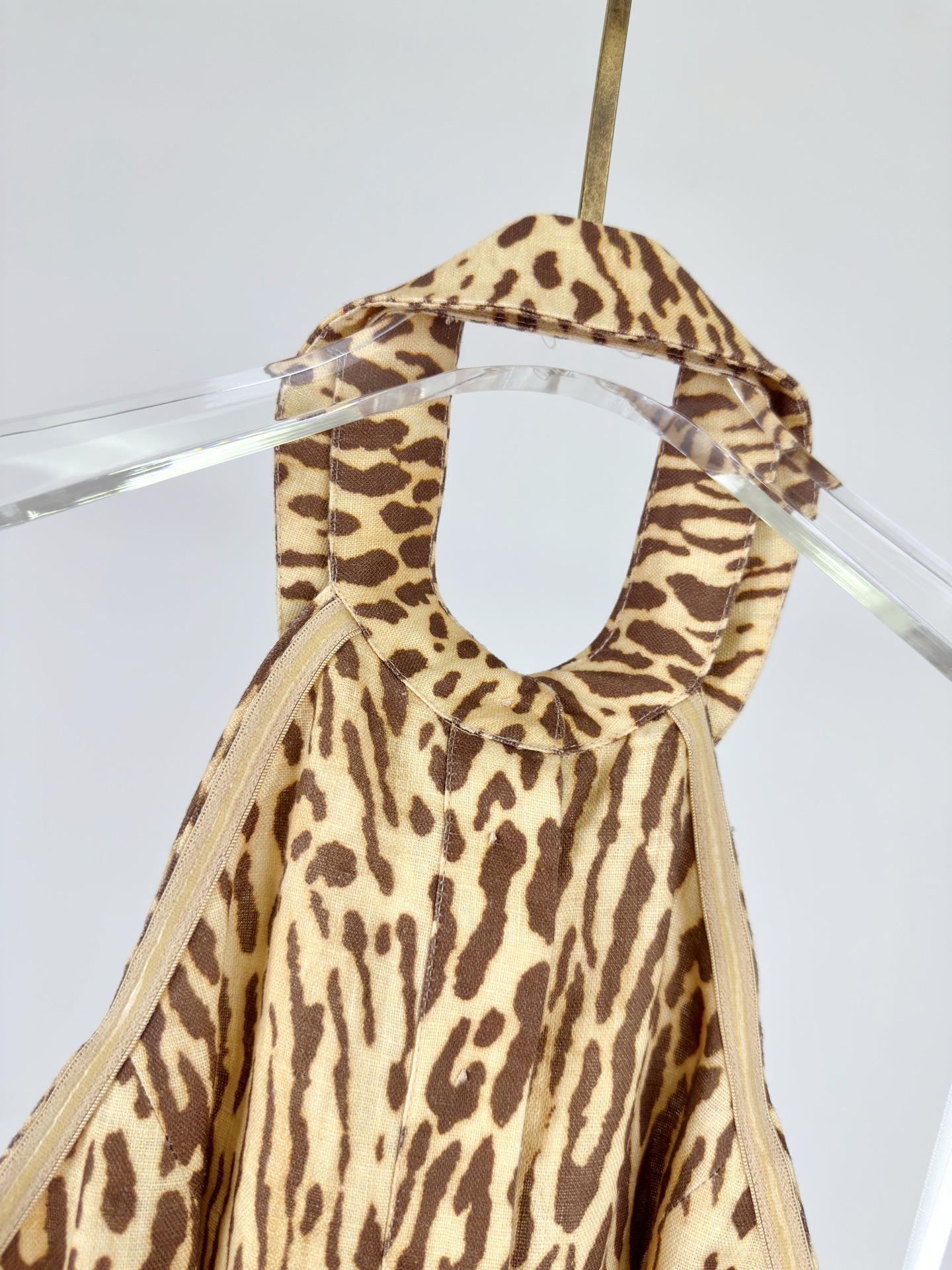 Zimmermann: Cascadian Summer Bathing Suit Series Outfit with Unique Design Features - 图片 3