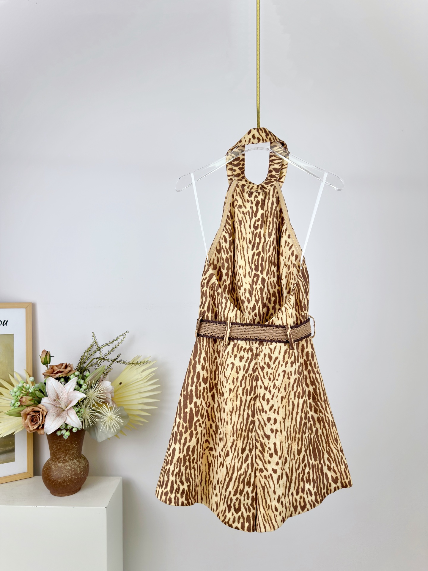 Zimmermann: Cascadian Summer Bathing Suit Series Outfit with Unique Design Features - 图片 2