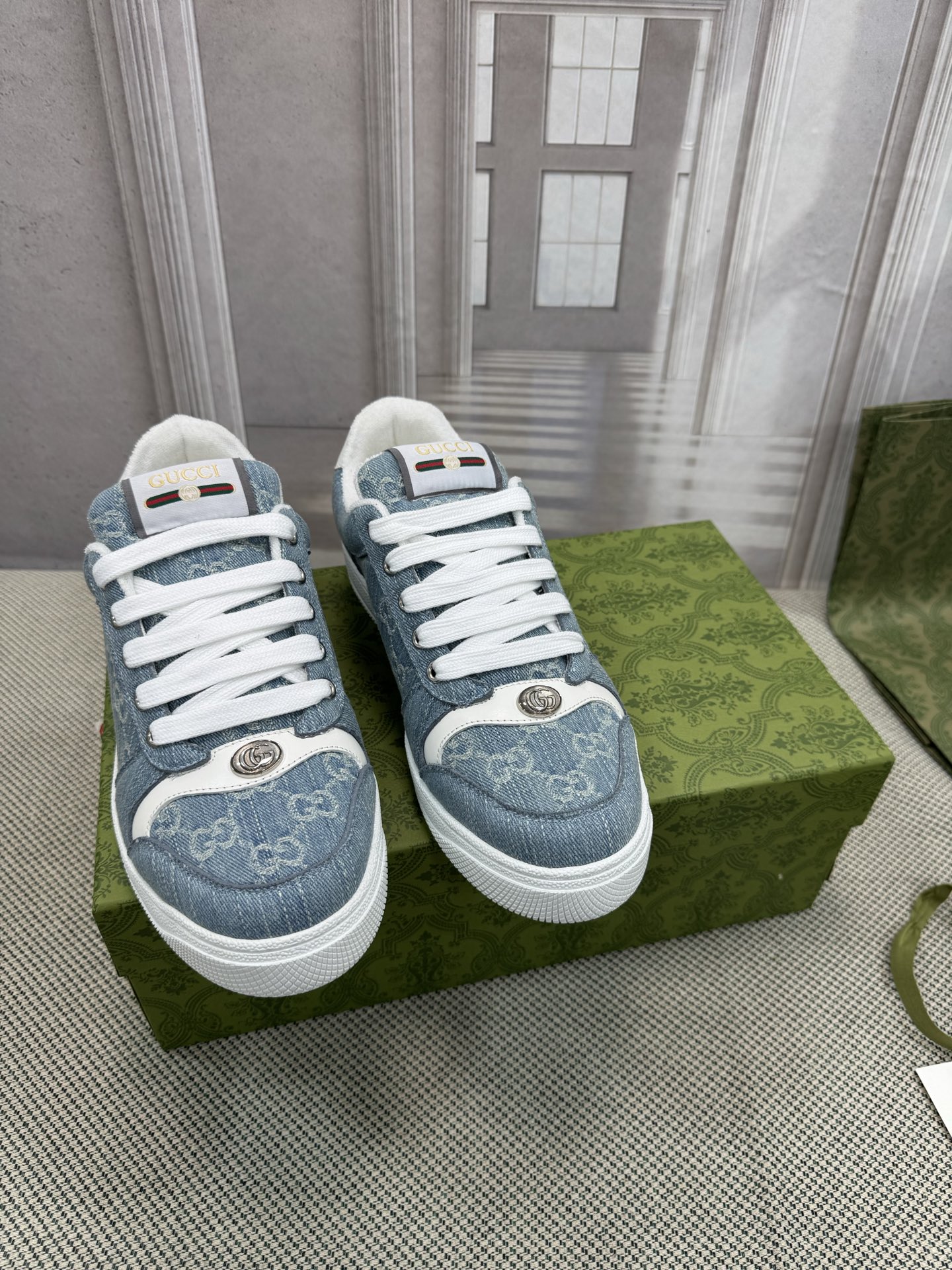 NO:441403,Gucci diamond shoes———— Purchase version NFC with scanning code chip High-quality series of old dirty shoes - the hot products of the year are coming!  Nine out of ten to ten must be sold, new colors are added - the ultimate version of the market!  Buy the original version to develop... Fabric Material, Outsole, Compare the details at will!  The mold-opening temperament is a world-class replica diamond chain... Metal cherry pendant... Metal versatile crystal cylindrical mark... Gucci original customized narrow webbing... Super flash series - flash diamond chain. Cherry decoration can be detached, one to two to match, highlighting personality. Exclusive colored cowhide fabric. Handmade and old, very textured and has a sense of high-end!  The workmanship details can be reflected, and no one line is missed. The original towel cloth is delicate, soft, more comfortable and breathable, private molded steel stamped two colors, bagging process, Goodyear edge locking method, fabric: original imported high-quality cloth/silk cowhide, outsole: original TPU sole (the lower layer is wide, the upper layer is narrow) European version supporting packaging... Women's model 35-40 (34 41 custom made without return), casual shoes/sports shoes, gucci, sneakers, cowhide19860909Gucci钻鞋————代购版本 NFC带扫码芯片 高品质系列做旧小脏鞋-年爆款来袭！ 十转九卖必上款 新色加推-市场终极版本！ 购原版开发….面料 材质 大底 细节任意对比！ 开模气质世奇一比一精复刻水钻链.....金属樱桃吊坠……金属百搭水晶圆柱形标……Gucci原版定制窄织带…… 超闪系列—闪钻链.樱桃装饰可拆卸,一变二任意搭配,彰扬个性 专属擦色牛皮面料.手工做旧非常有质感,自带高级感！ 做工细节图可体现,不放过一条线. 原版毛巾布里细腻柔软更舒适透气,私模钢印双色 套包工艺 固特异锁边做法 面料:原版进口高品质布/丝绸牛皮 大底:原版TPU大底(下层宽,上层窄) 欧版配套包装…… 女款35—40（34 41定做不退换）,休闲鞋/运动鞋,gucci,sneakers,cowhide,Women's Shoes