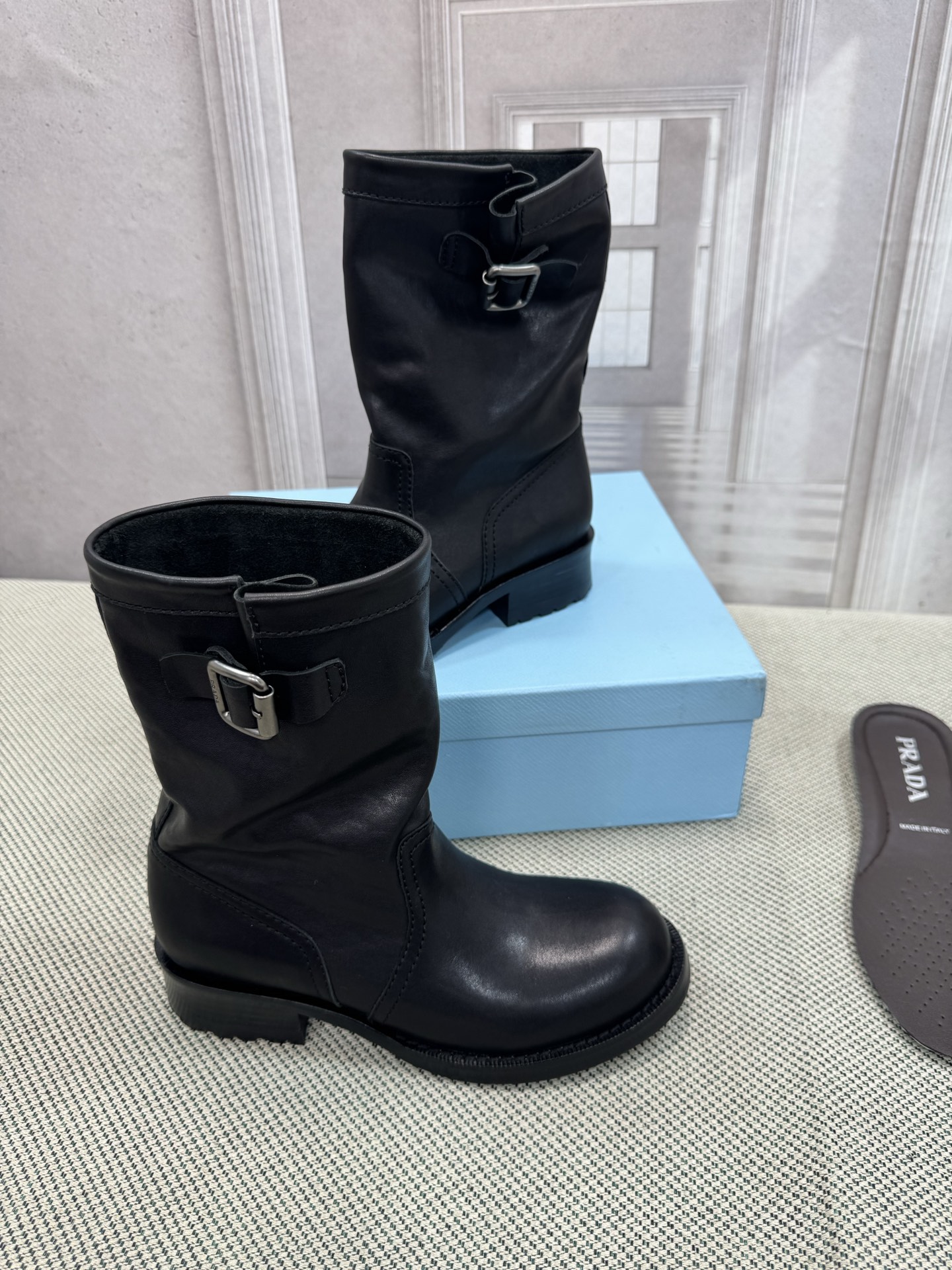 NO:512485,prada/Prada k new arrival~ Autumn and winter short boots The sole shape is very lined, the hiking sole shape is simple and versatile!  Small, short, long legs can be easily controlled. Top quality 35-41 (40.41, no return or replacement), boots, prada, prada, boots19860909prada/普拉达 k new arrival～ 秋冬短靴 鞋底造型很有线条感,登山鞋底的造型,鞋面简约百搭！ 小短腿大长腿都能轻松驾驭呀 顶级品质 35-41（40.41,不退不换）,靴子,prada,prada,boots,Women's Shoes