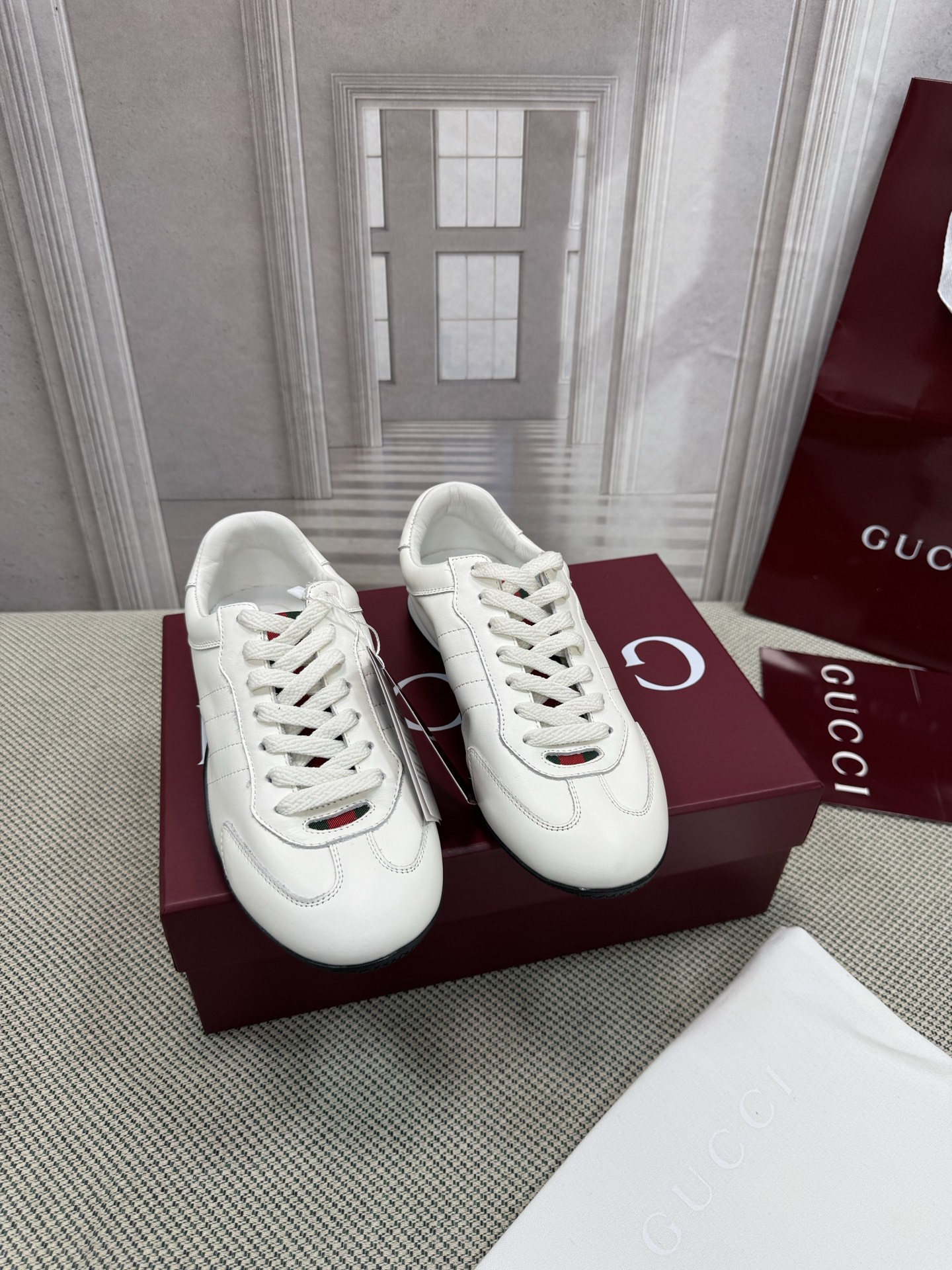 NO:559868,The hottest spring and summer new products of the season are Gucci retro G74 moral training shoes, the same model as Liu Xianhua. Full of retro feel, colorful contrasting colors. White leather = full-grain imported calf + imported mixed sheepskin. White = white special cotton mesh + imported high mercerized cowhide. Red brown = reddish brown special cotton mesh + imported high mercerized cowhide. Big red = red special cotton mesh + imported high mercerized cowhide. Black = black special cotton mesh + imported high mercerized cowhide. Dark blue.  =Dark blue special cotton mesh + imported high mercerized smooth cow suede, imported hybrid sheepskin, women's size 35-40 (40.41 non-returnable and non-exchangeable), men's size 39-44 (45 non-refundable and non-exchangeable), casual shoes/sports shoes, gucci, sneakers, sheepskin19860909春夏新品当季爆款 Gucci复古G74德训鞋 刘宪华同款 满满的复古感,七彩撞色 白皮 =全粒面进口小牛+进口混种羊皮 白色 =白色特殊棉网+进口高丝光牛反绒 红棕=红棕色特殊棉网+进口高丝光牛反绒 大红 =红色特殊棉网+进口高丝光牛反绒 黑色 =黑色特殊棉网+进口高丝光牛反绒 深蓝 =深蓝特殊棉网+进口高丝光牛反绒 里里进口混种羊皮 女码35-40(40.41不退不换) 男码39-44(45不退不换),休闲鞋/运动鞋,gucci,sneakers,sheepskin,Women's Shoes