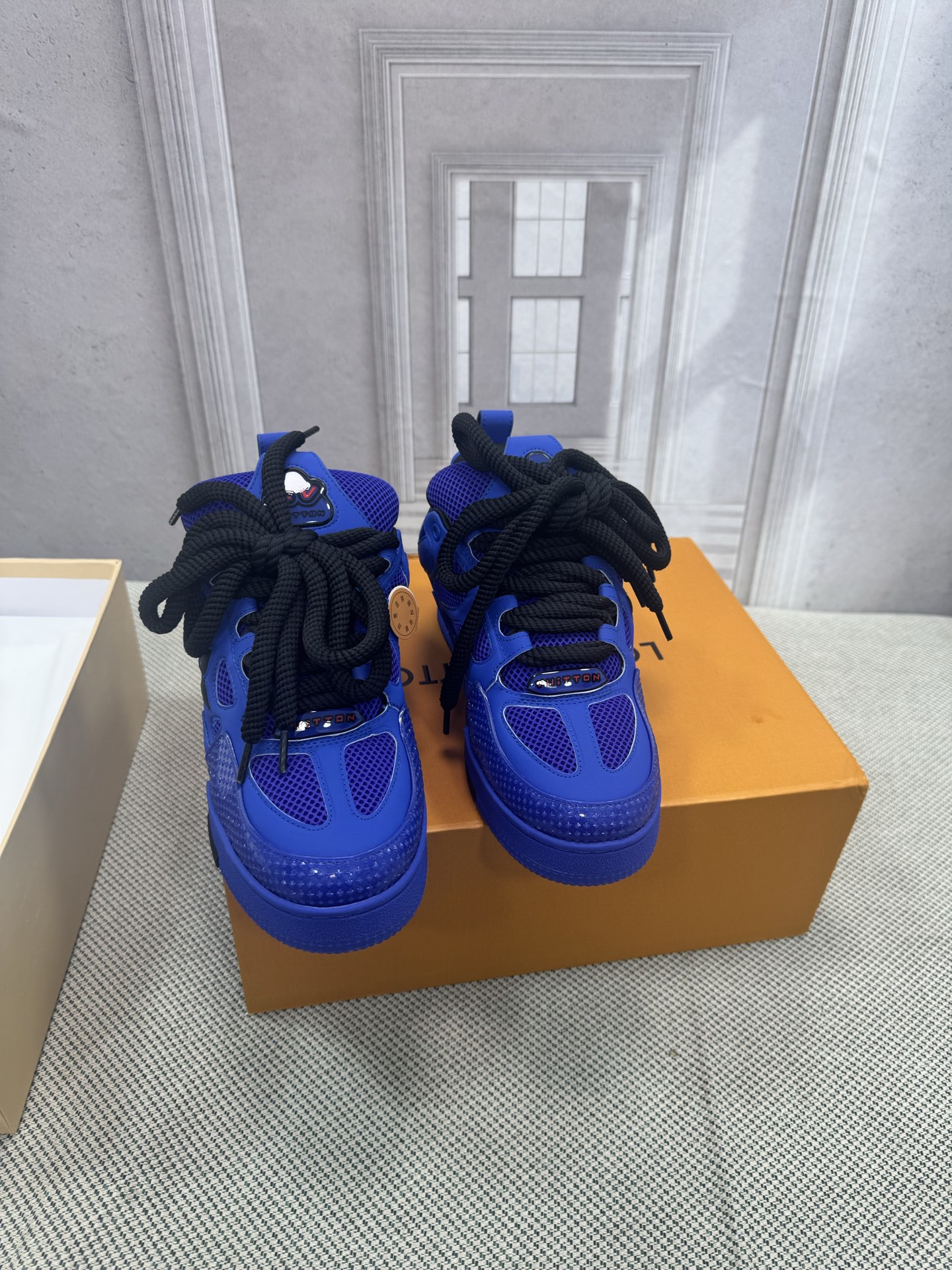 NO:625999,Bread shoes upgraded version LV-Louis Vuitton PK market all versions couple models catwalk new basketball sneakers purchasing quality original 11 developed and re-engraved!  !  The upper is very comfortable and fine workmanship. The upper is made of calfskin imported from Italy. The side is decorated with the brand LOGO and signature. It has an imported breathable mesh lining and the foot feels super comfortable. The original two-color TPU suction mold outsole is specially provided by the factory. The package technology is Goodyear stitched seam. Size 35-40 for women. Standard size 39-45 for men (38 46 47. Customized, non-refundable, non-refundable, casual shoes/sports shoes, Louis  vuitton,louis vuitton,sneakers,cowhide19860909面包鞋 升级版 LV-路易-威登 PK市场一切版本 情侣款 走秀新款 篮球板鞋 代购品质 原版11开发复刻！！上脚非常舒适 做工精细 鞋面由意大利进口小牛皮拼接,侧边饰有品牌LOGO标志及签名,进口了透气网布内里,脚感超舒适.原厂特供原版双色TPU吸模大底.套包工艺 固特异缝合锁边 size女款35-40  男款39-45标准码（38 46 47定做不退不换,休闲鞋/运动鞋,louis vuitton,louis vuitton,sneakers,cowhide,Women's Shoes