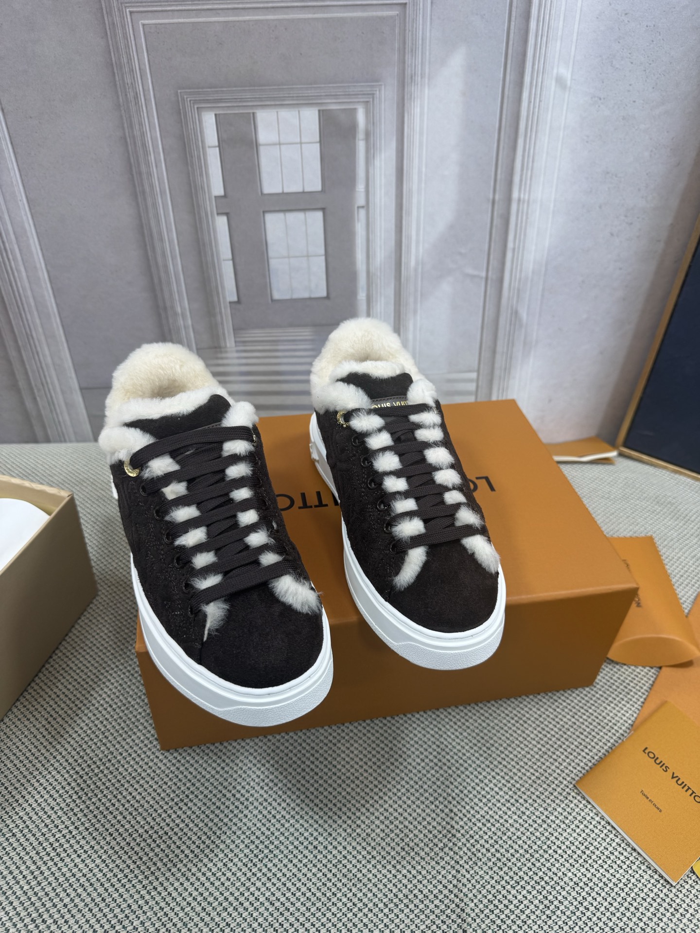 NO:615910,Loui* Vuitto*/Louis Vuitton - top version ~ furry shoes. Donkey brand strongly promotes new products, official website limited edition!  Purchase the original 1:1 accurate replica, the details are invincible, full of sincerity, imported customized original materials, the details are 100% restored, this effect cannot be achieved without the original!  LV’s best-looking women’s shoes in the past, don’t miss it!  Outsole TPU original sole Fabric imported high mercerized cow suede embossed Real wool lining/foot pads Size35-40 (41 customized, non-refundable and non-exchangeable), casual shoes/sports shoes, louis vuitton, louis vuitton, louis vuitton, louis vuitton, sneakers19860909Loui* Vuitto*/路易威登——顶级版本～毛毛鞋 驴牌力推新品,官网限定款！购入原版1:1精准复刻、细节很无敌、诚意满满、进口定制原版材质、细节百分百还原、没有原版是开不出这效果的！lv 历年来最好看的女鞋 千万不要错过！ 大底TPU原版底 面料进口高丝光牛反绒压花 内里真羊毛里/垫脚 Size35-40（41定制不退不换）,休闲鞋/运动鞋,louis vuitton,louis vuitton,louis vuitton,louis vuitton,sneakers,Women's Shoes