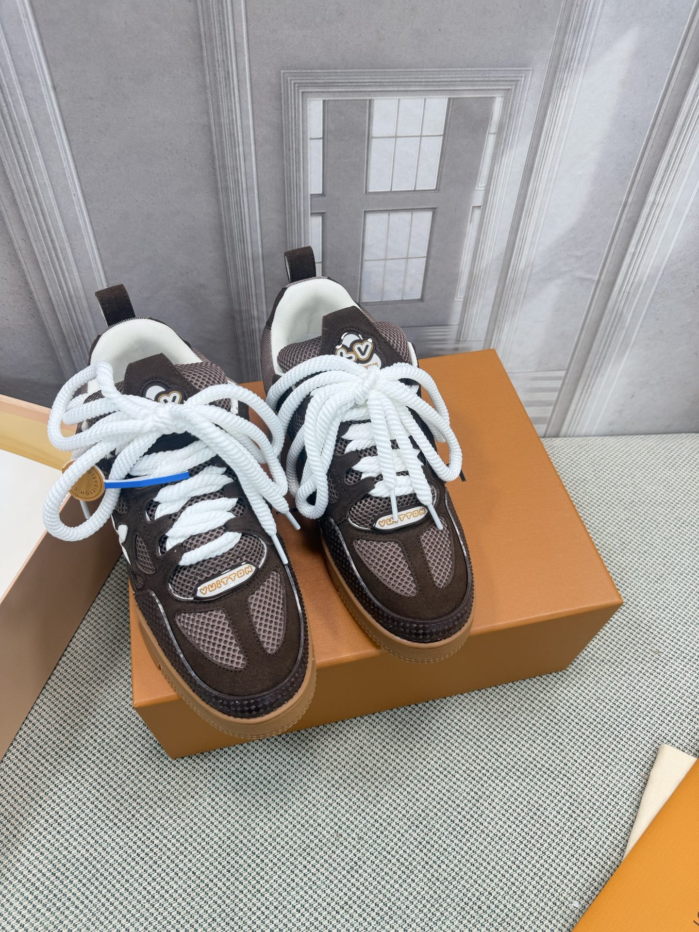 NO:819953,Bread shoes upgraded version LV-Louis Vuitton PK market all versions couple models catwalk new basketball sneakers purchasing quality original 11 developed and re-engraved!  !  The upper is very comfortable and fine workmanship. The upper is made of calfskin imported from Italy. The side is decorated with the brand LOGO and signature. It has an imported breathable mesh lining and the foot feels super comfortable. The original two-color TPU suction mold outsole is specially provided by the factory. The package technology is Goodyear stitched seam. Size 35-40 for women. Standard size 39-45 for men (38 46 47. Customized, non-refundable, non-refundable, casual shoes/sports shoes, Louis  vuitton,louis vuitton,sneakers,cowhide19860909面包鞋 升级版 LV-路易-威登 PK市场一切版本 情侣款 走秀新款 篮球板鞋 代购品质 原版11开发复刻！！上脚非常舒适 做工精细 鞋面由意大利进口小牛皮拼接,侧边饰有品牌LOGO标志及签名,进口了透气网布内里,脚感超舒适.原厂特供原版双色TPU吸模大底.套包工艺 固特异缝合锁边 size女款35-40  男款39-45标准码（38 46 47定做不退不换,休闲鞋/运动鞋,louis vuitton,louis vuitton,sneakers,cowhide,Women's Shoes